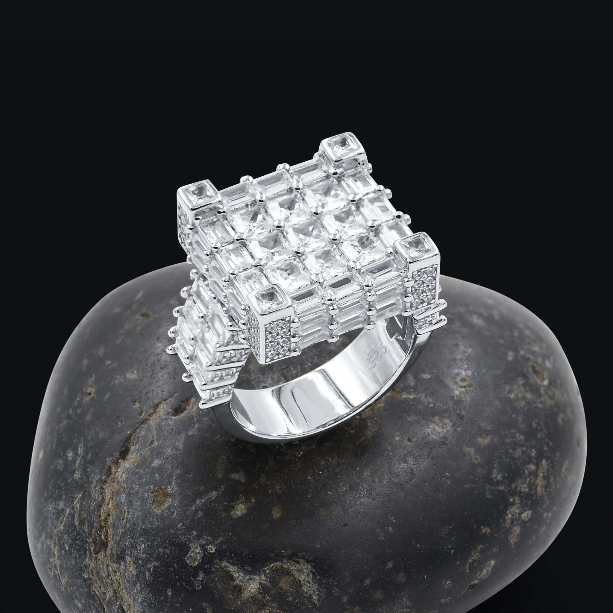 DOLCE Silver Ring featuring cubic zircon stones set in 925 sterling silver, showcasing an elegant design.