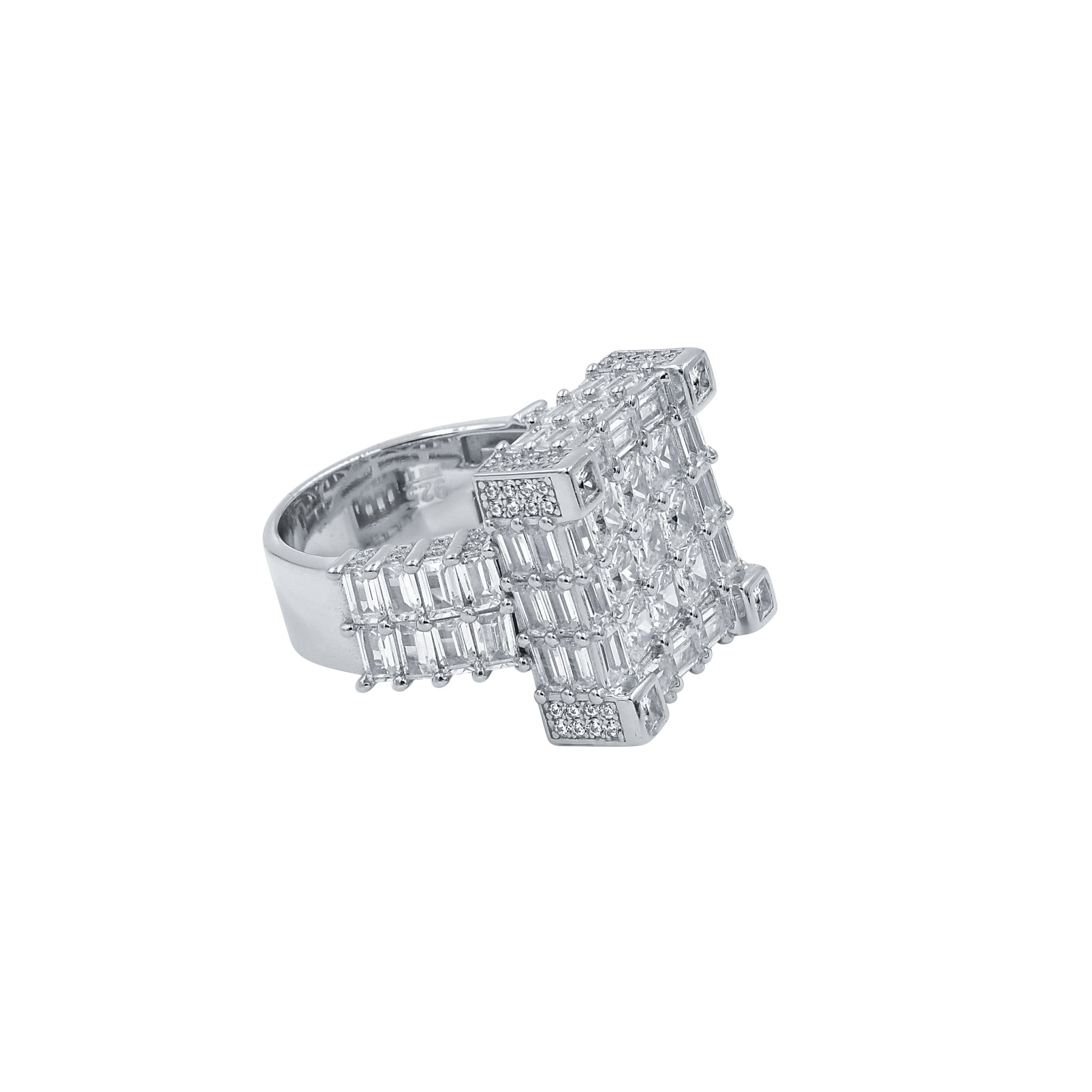 DOLCE Silver Ring featuring cubic zircon stones set in 925 sterling silver, showcasing an elegant design.