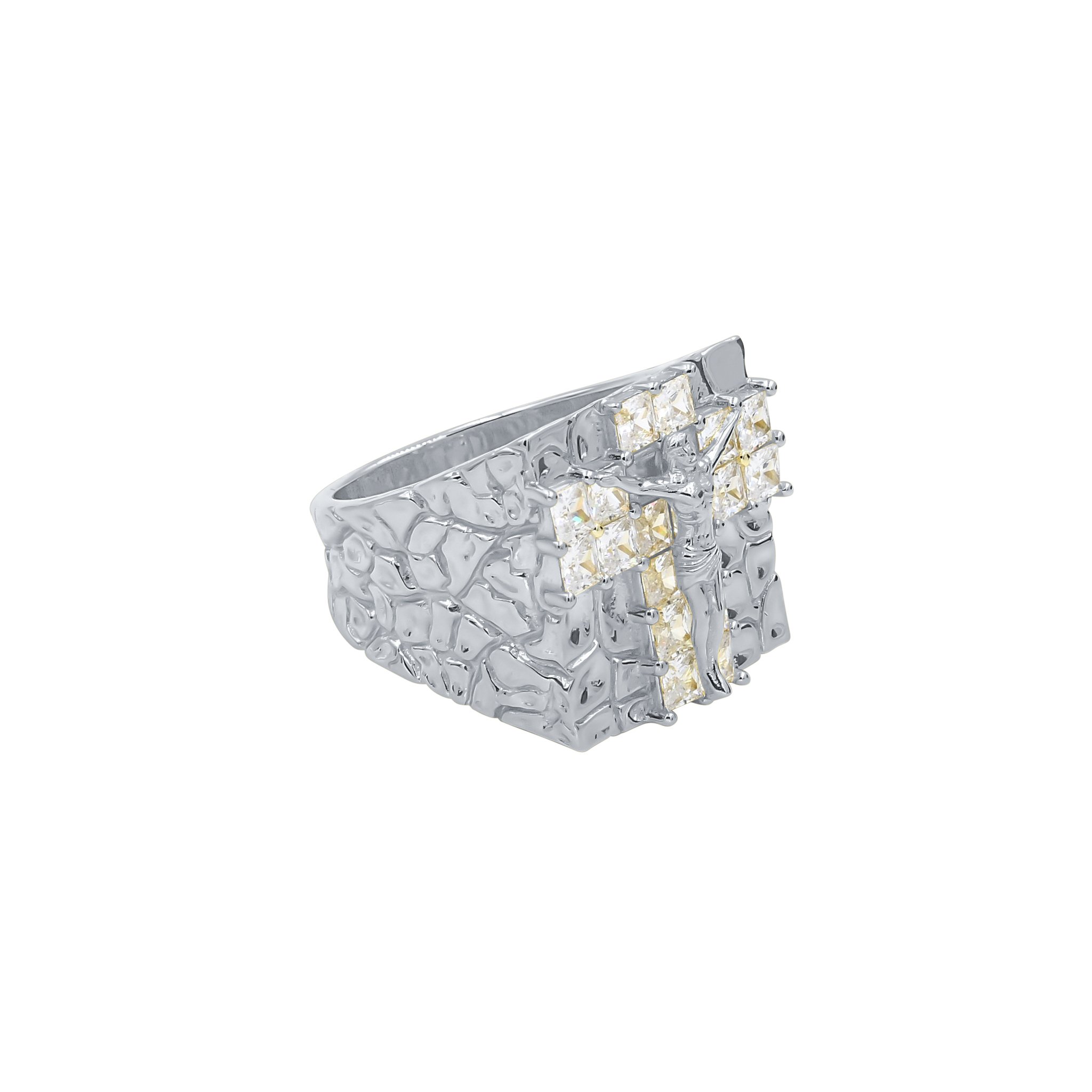 DOLCE Silver Ring featuring sparkling cubic zircon stones set in 925 sterling silver, showcasing an elegant design.