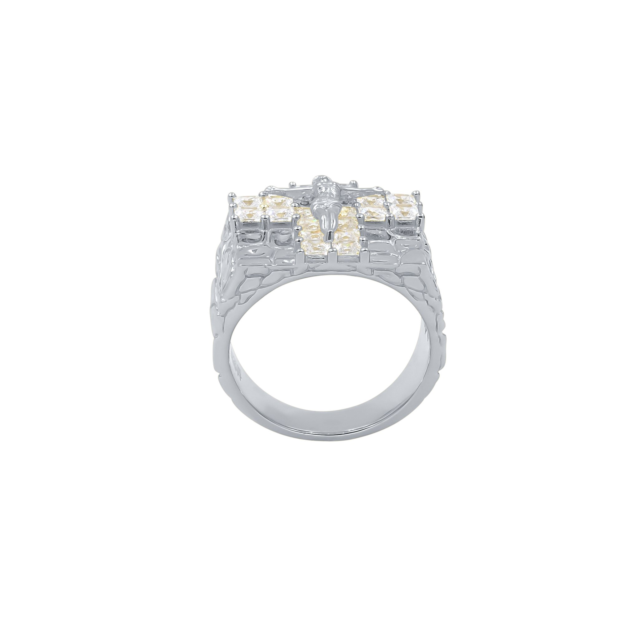 DOLCE Silver Ring featuring sparkling cubic zircon stones set in 925 sterling silver, showcasing an elegant design.