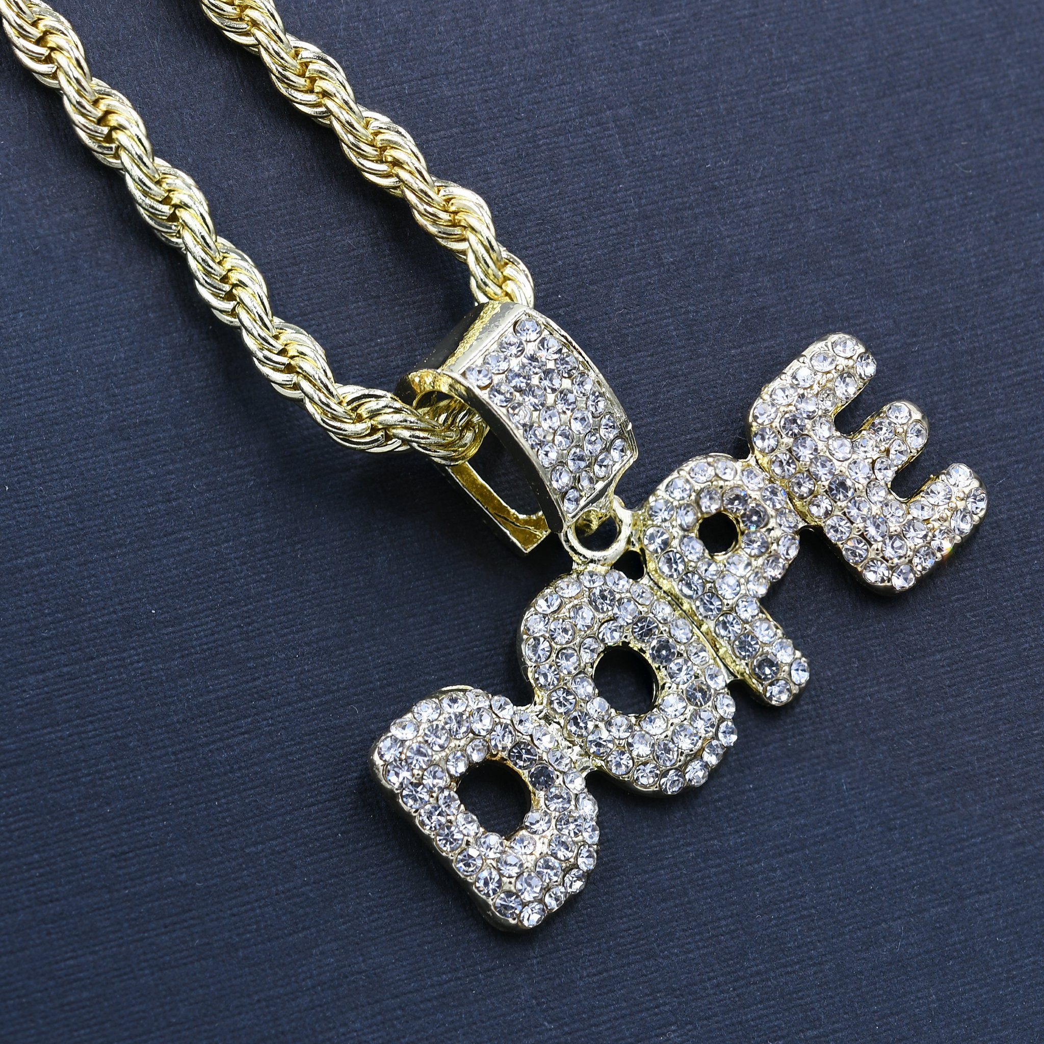 A stylish 24'' hip hop chain featuring a unique charm, perfect for enhancing any outfit.