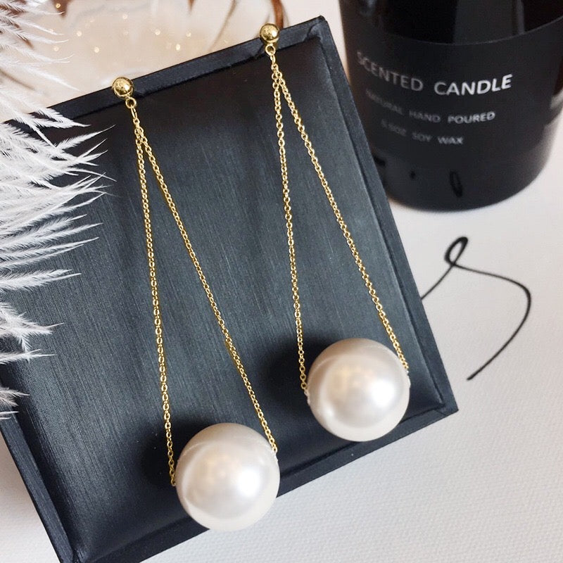 Elegant dropped single pearl earrings made of alloy and 925 silver, showcasing a beautiful pearl drop design.