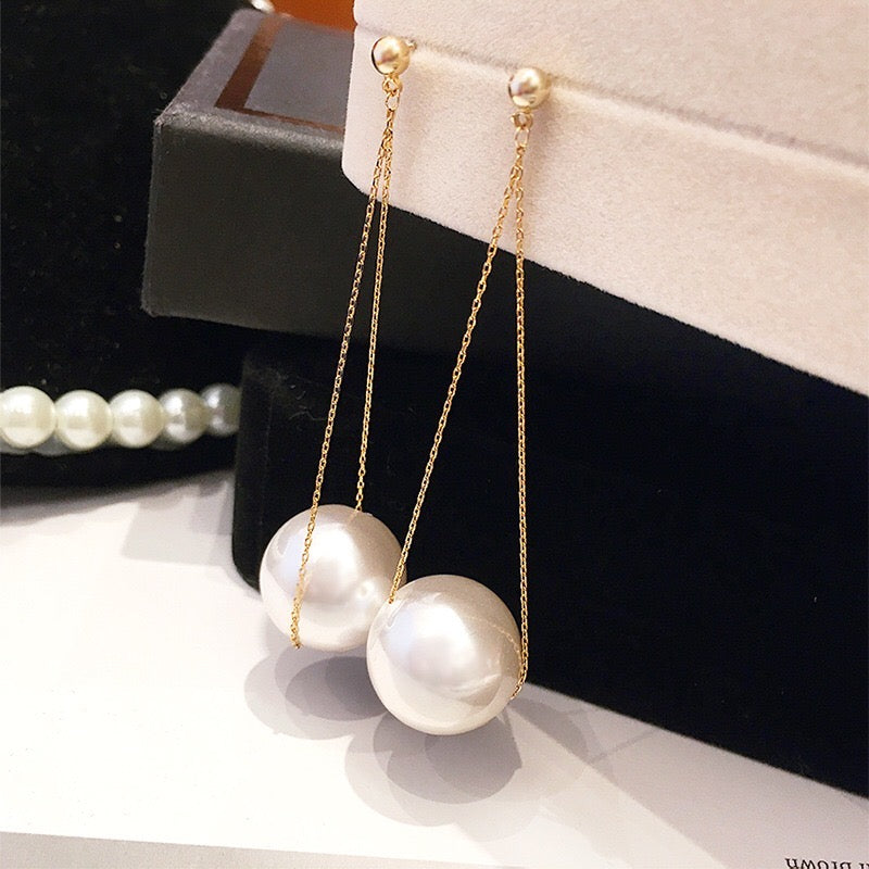 Elegant dropped single pearl earrings made of alloy and 925 silver, showcasing a beautiful pearl drop design.