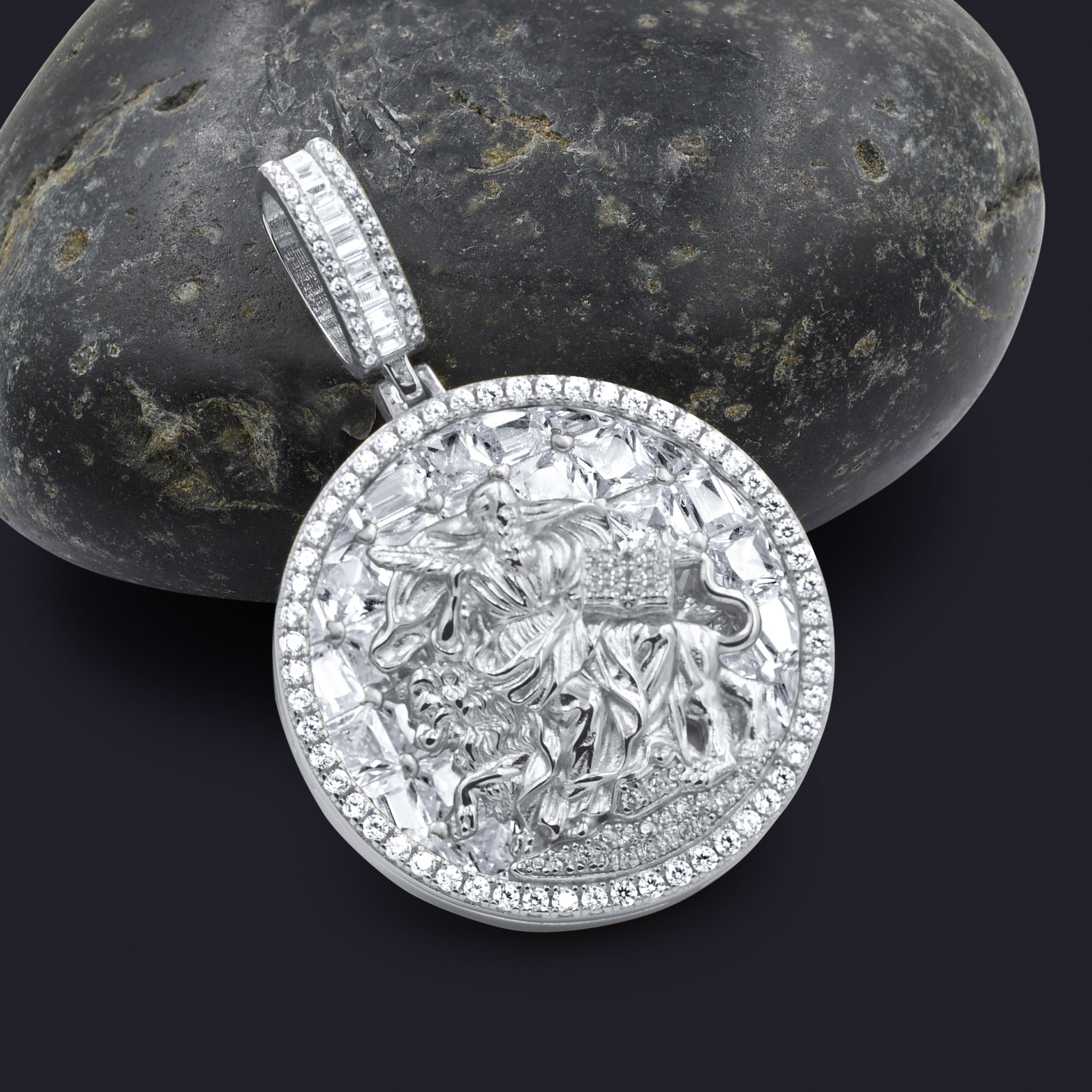 DULIA Pendant I 9216831 featuring sparkling cubic zirconia stones set in 925 sterling silver, showcasing a timeless and elegant design.