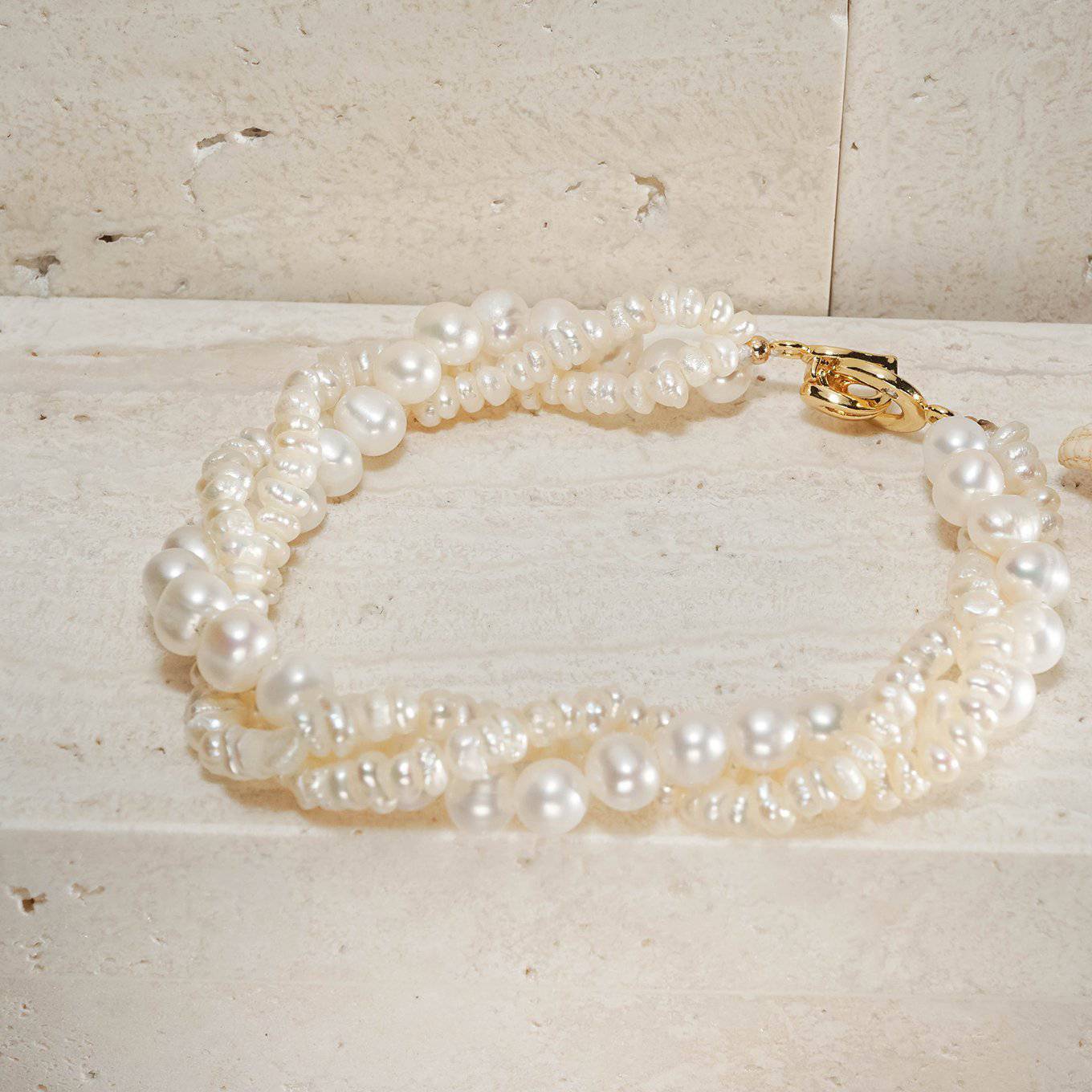 Elegant Freshwater Pearl Bracelet WB00079 featuring diverse pearl shapes and a soft golden clasp, perfect for beach outings.