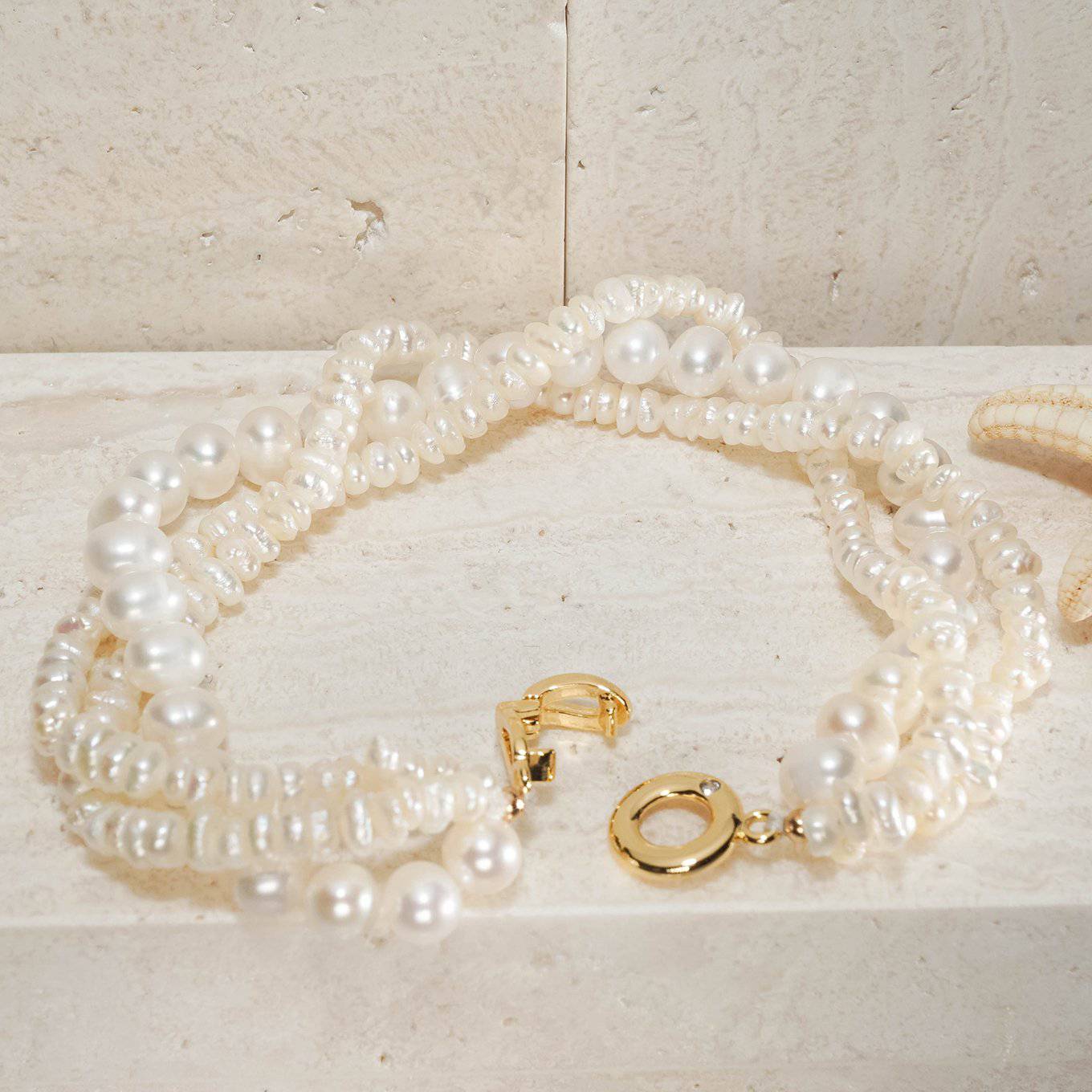 Elegant Freshwater Pearl Bracelet WB00079 featuring diverse pearl shapes and a soft golden clasp, perfect for beach outings.