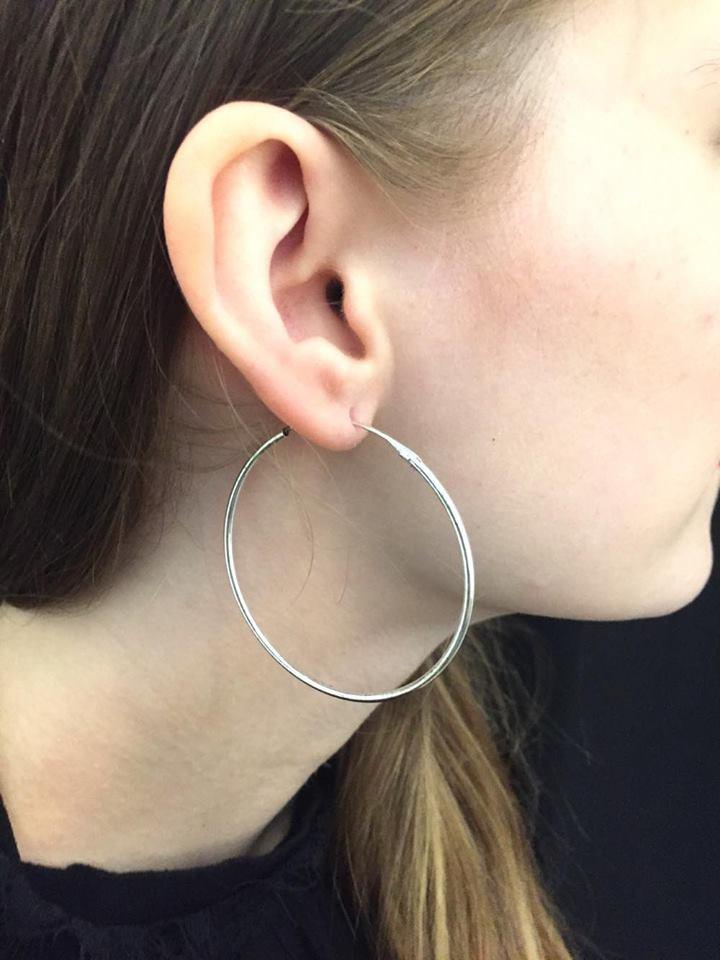 Elegant gold hoop earrings by Urbiana, handmade from brass, lightweight and hypoallergenic, perfect for sensitive skin.