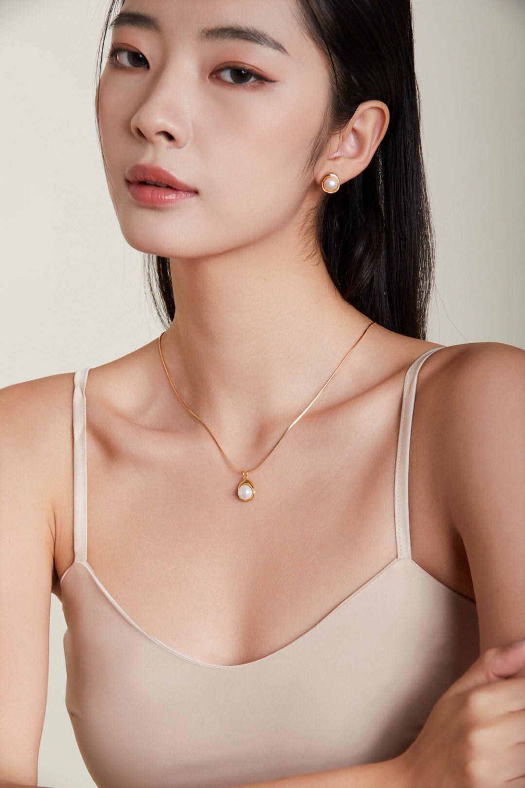 Elegant Pearl Pendant Necklace featuring a natural pearl and gold vermeil chain, beautifully handcrafted for a timeless look.