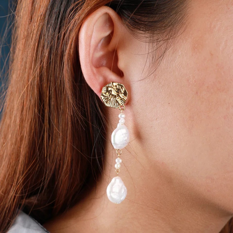 Evelyn Pearl Drop Earring featuring 18k gold plating and mother of pearl, showcasing an elegant drop design.