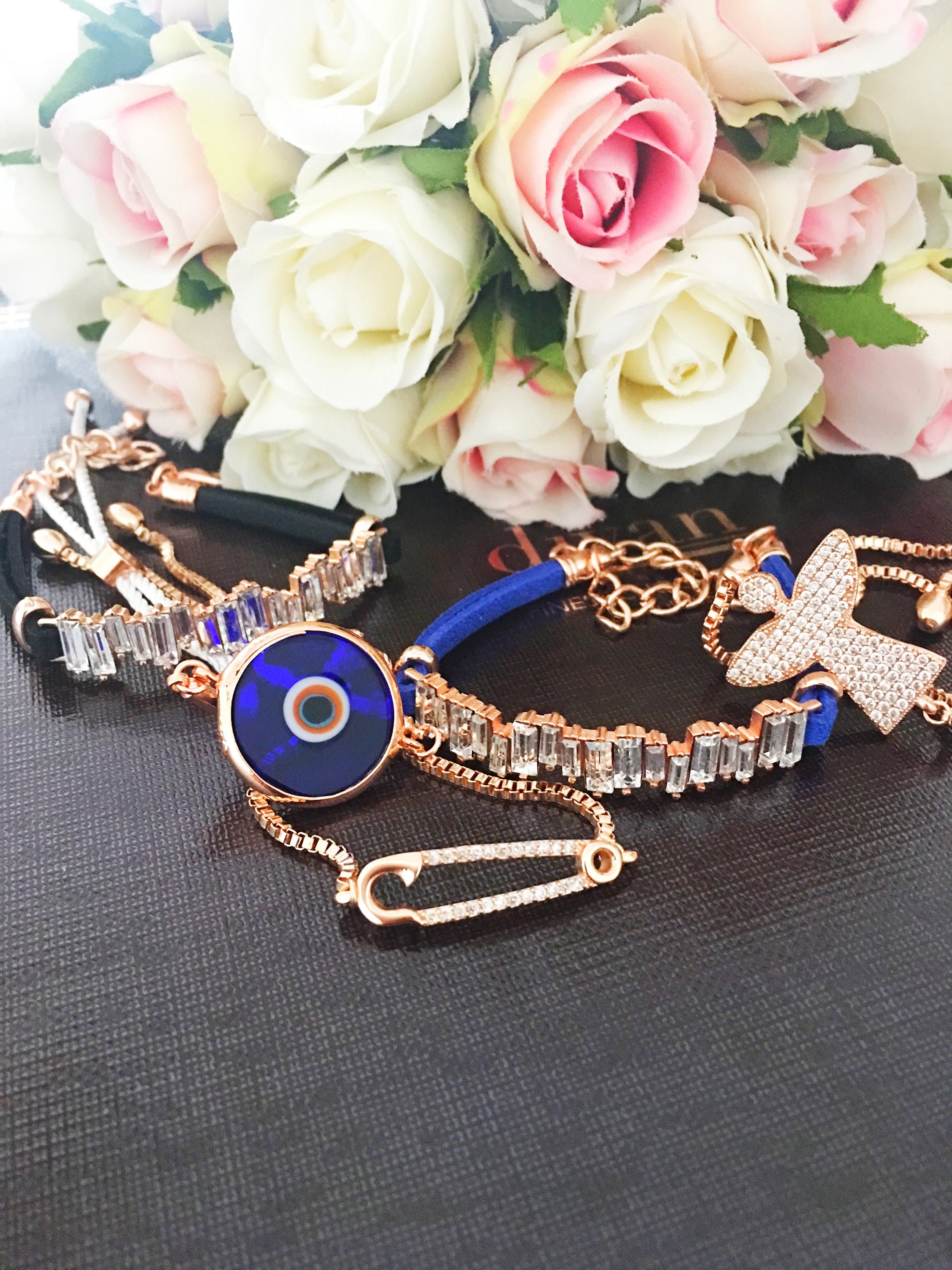 A stunning rose gold Evil Eye Bracelet featuring adjustable styles, made from stainless steel and adorned with Murano glass and zircon.