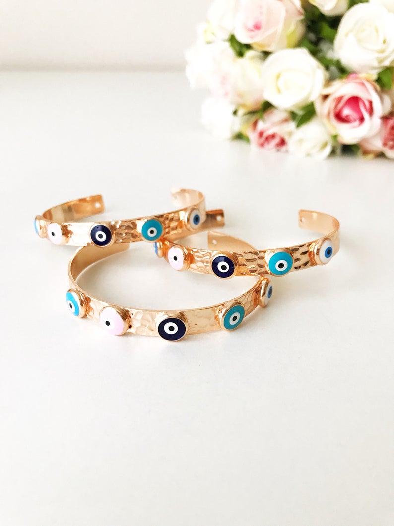 Evil Eye Bracelet featuring a movable oval charm, available in rose gold, gold, and silver, made from tarnish-resistant stainless steel.