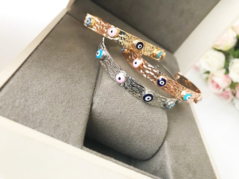 Evil Eye Bracelet featuring a movable oval charm, available in rose gold, gold, and silver, made from tarnish-resistant stainless steel.