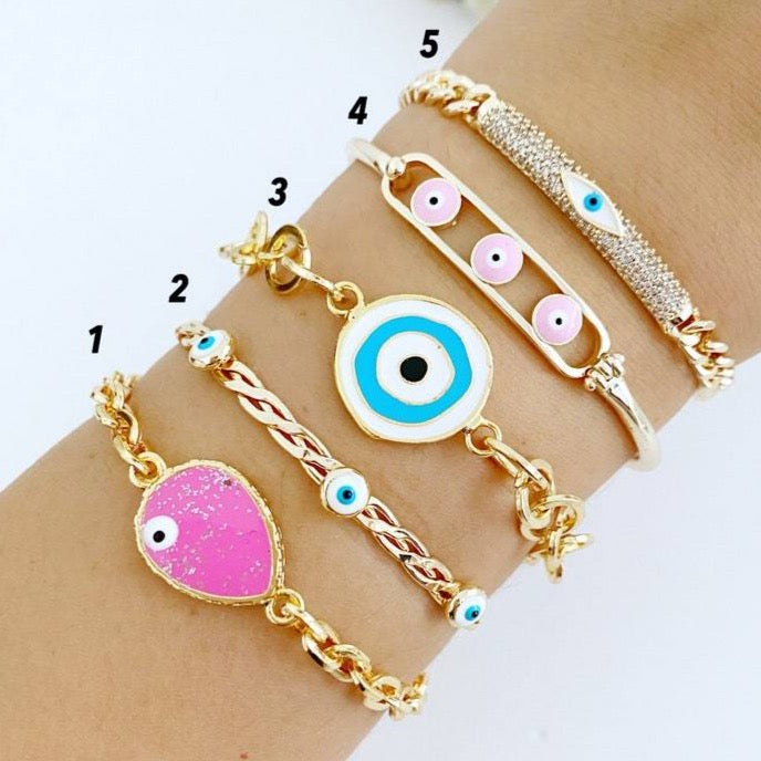 A beautiful pink and gold Evil Eye Bracelet featuring a movable oval charm, crafted from tarnish-resistant stainless steel, perfect for gifting.