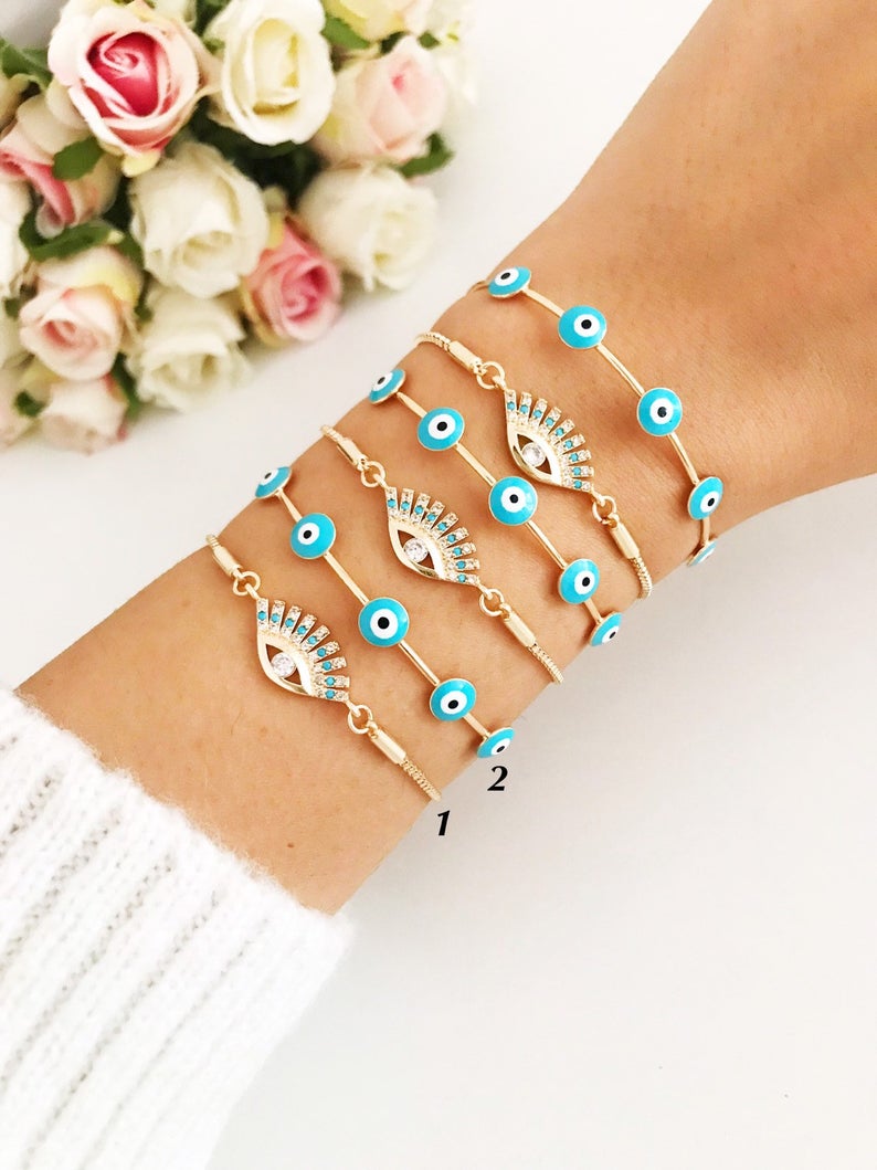 Adjustable Evil Eye Bracelet Set in gold with turquoise charm, showcasing handmade craftsmanship and stylish design.