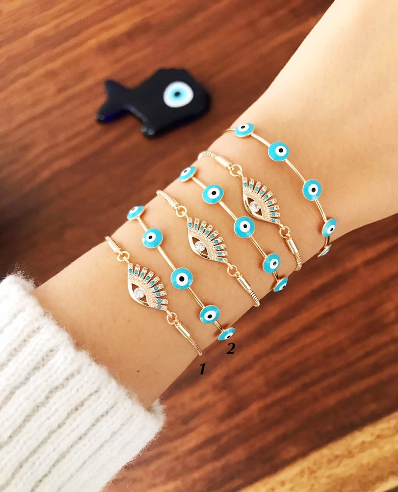 Adjustable Evil Eye Bracelet Set in gold with turquoise charm, showcasing handmade craftsmanship and stylish design.