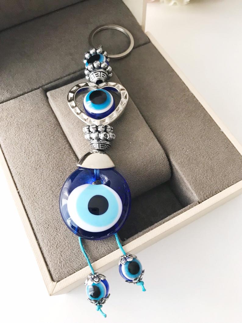 Evileye heart charm keychain featuring a heart and evil eye design, perfect for keys or bags.