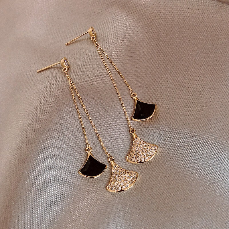 Elegant fanshaped drop earrings made of alloy and 925 silver, showcasing intricate design and craftsmanship.