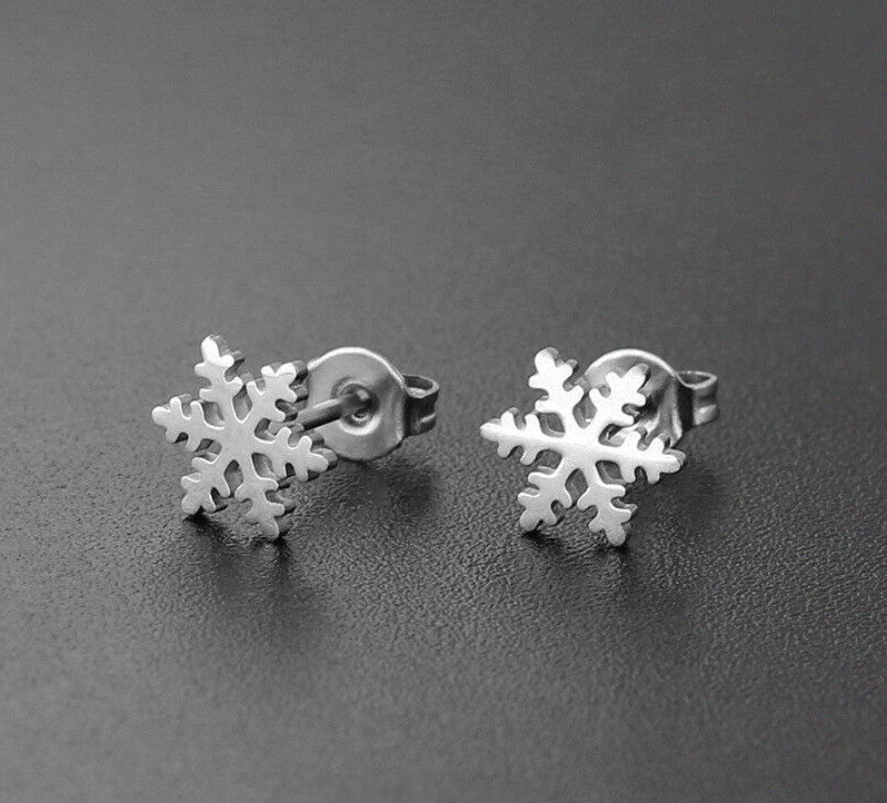 Fashion Snowflake Stud Earrings made of stainless steel, featuring a delicate snowflake design, perfect for Christmas celebrations.