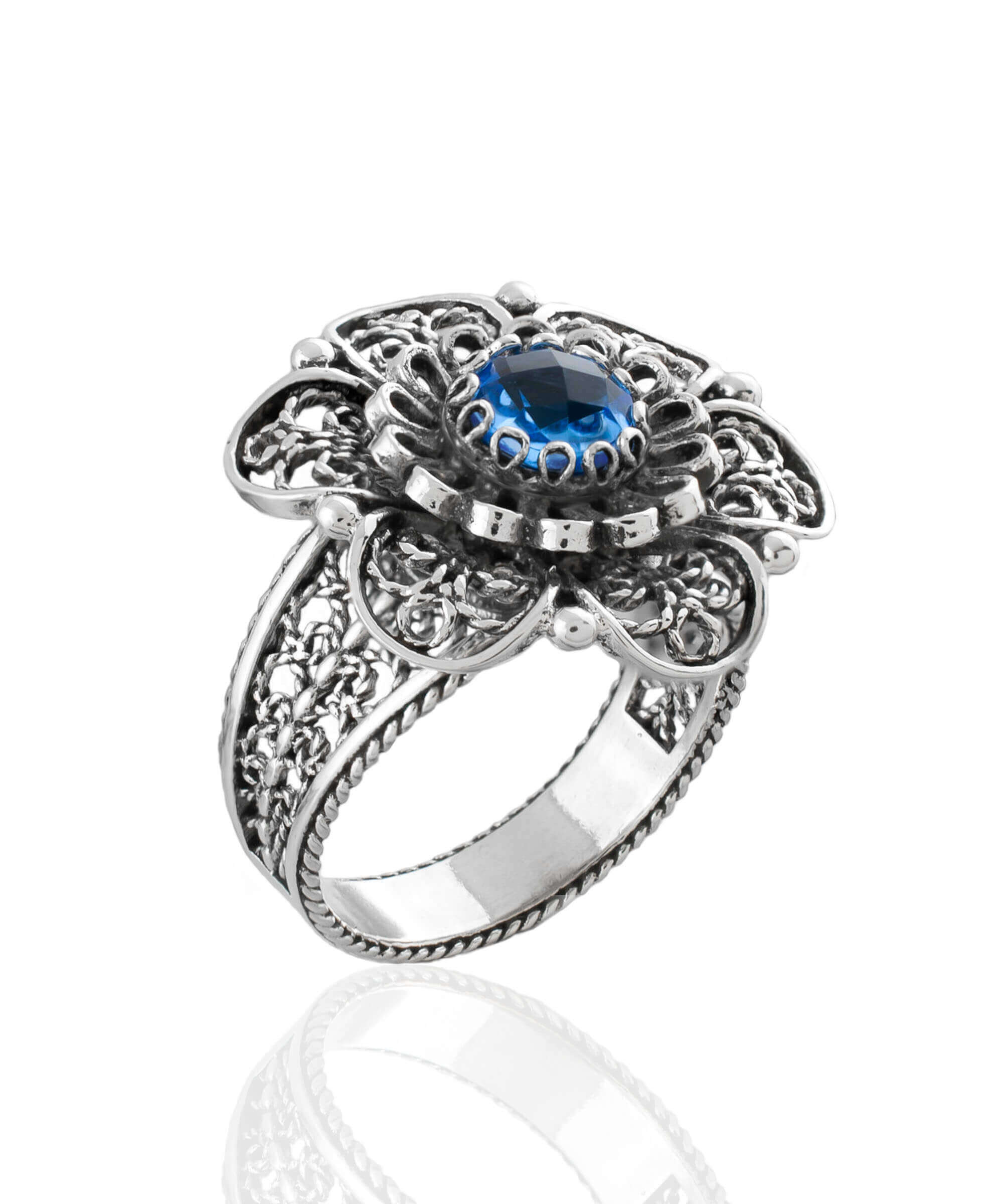 Elegant Filigree Art Blue Quartz Gemstone Women Silver Statement Ring featuring a lace daisy flower design and a sparkling blue quartz centerpiece.