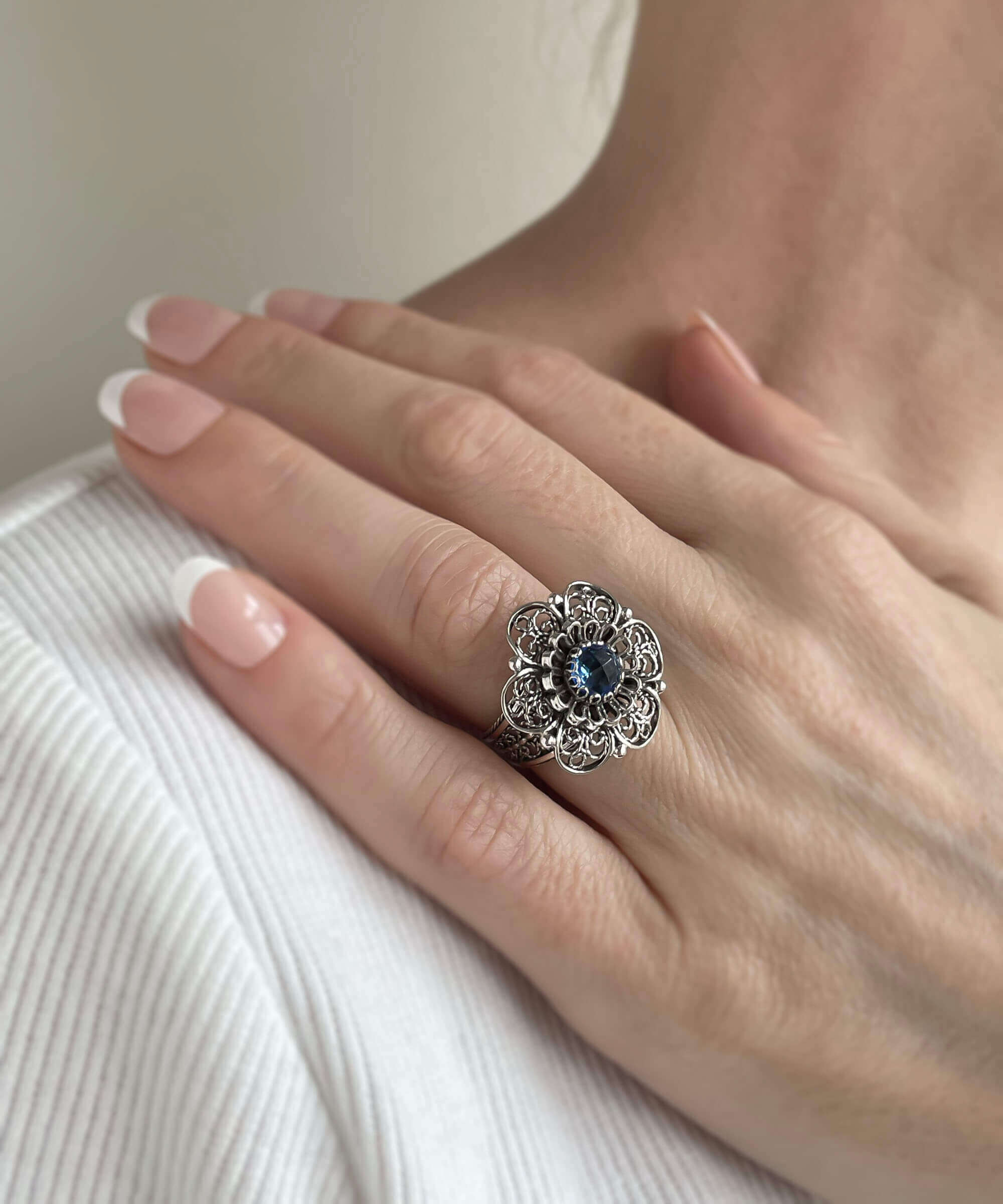 Elegant Filigree Art Blue Quartz Gemstone Women Silver Statement Ring featuring a lace daisy flower design and a sparkling blue quartz centerpiece.