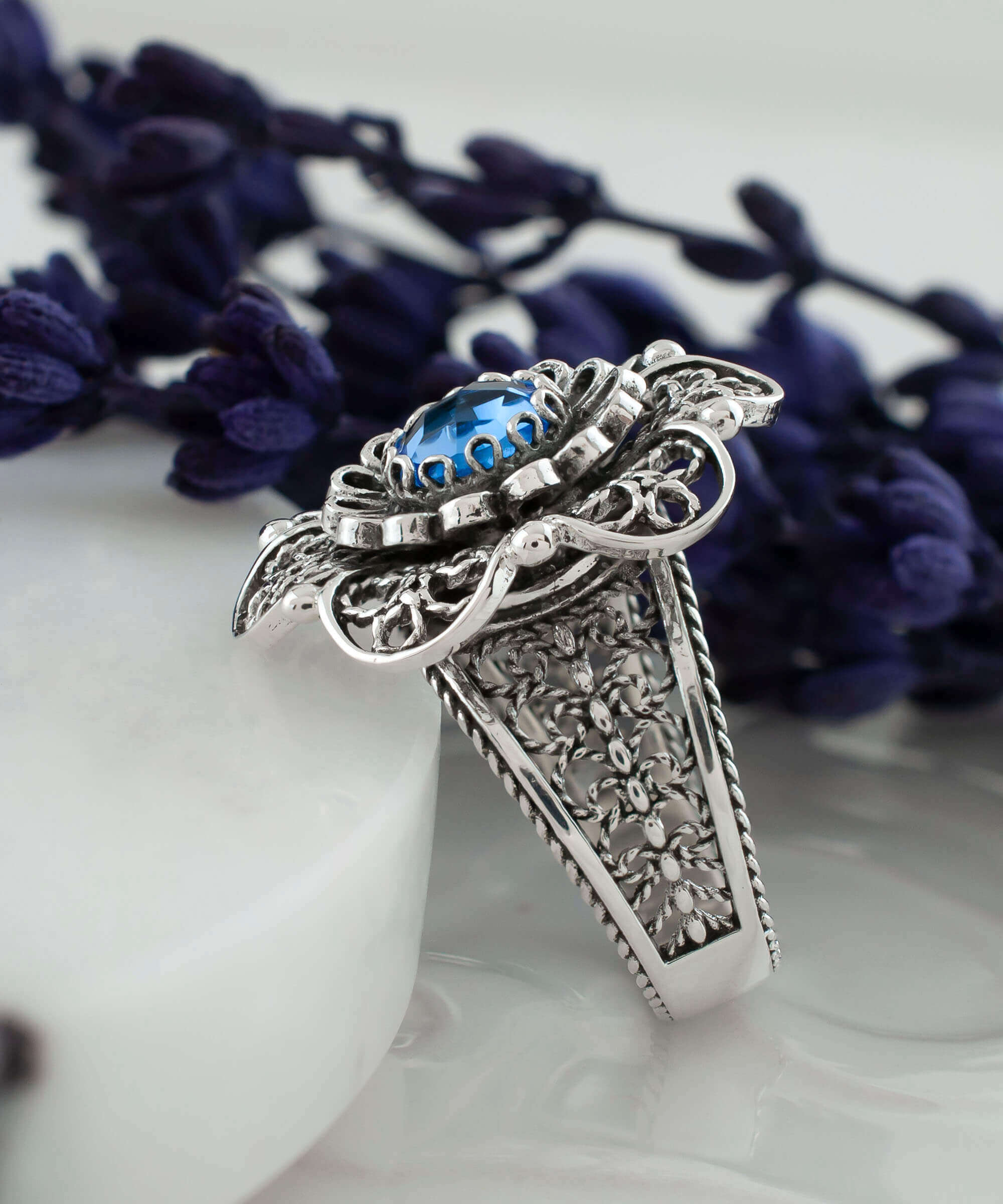 Elegant Filigree Art Blue Quartz Gemstone Women Silver Statement Ring featuring a lace daisy flower design and a sparkling blue quartz centerpiece.