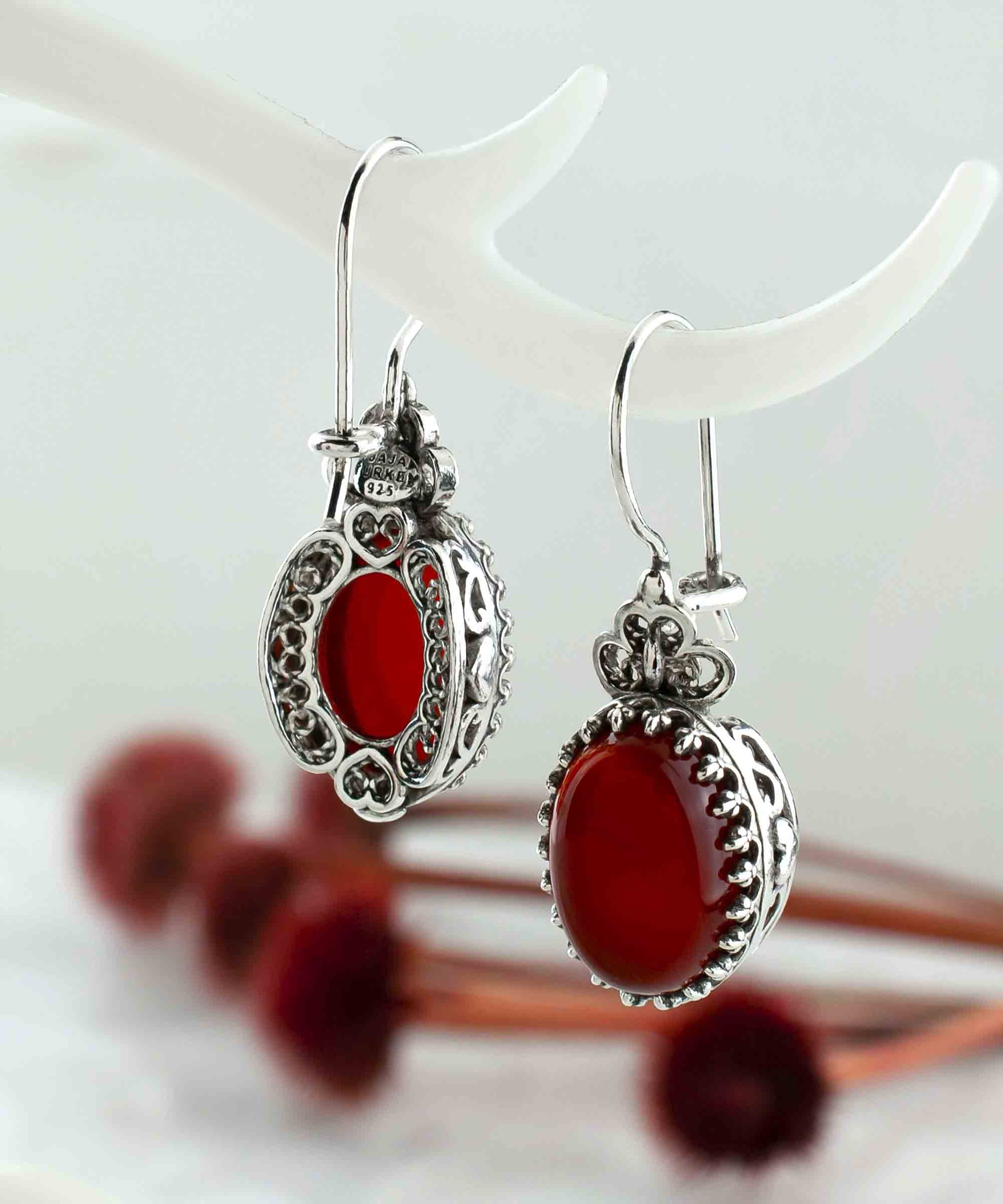 Elegant 925 sterling silver filigree heart earrings featuring a vibrant carnelian gemstone, perfect for women.