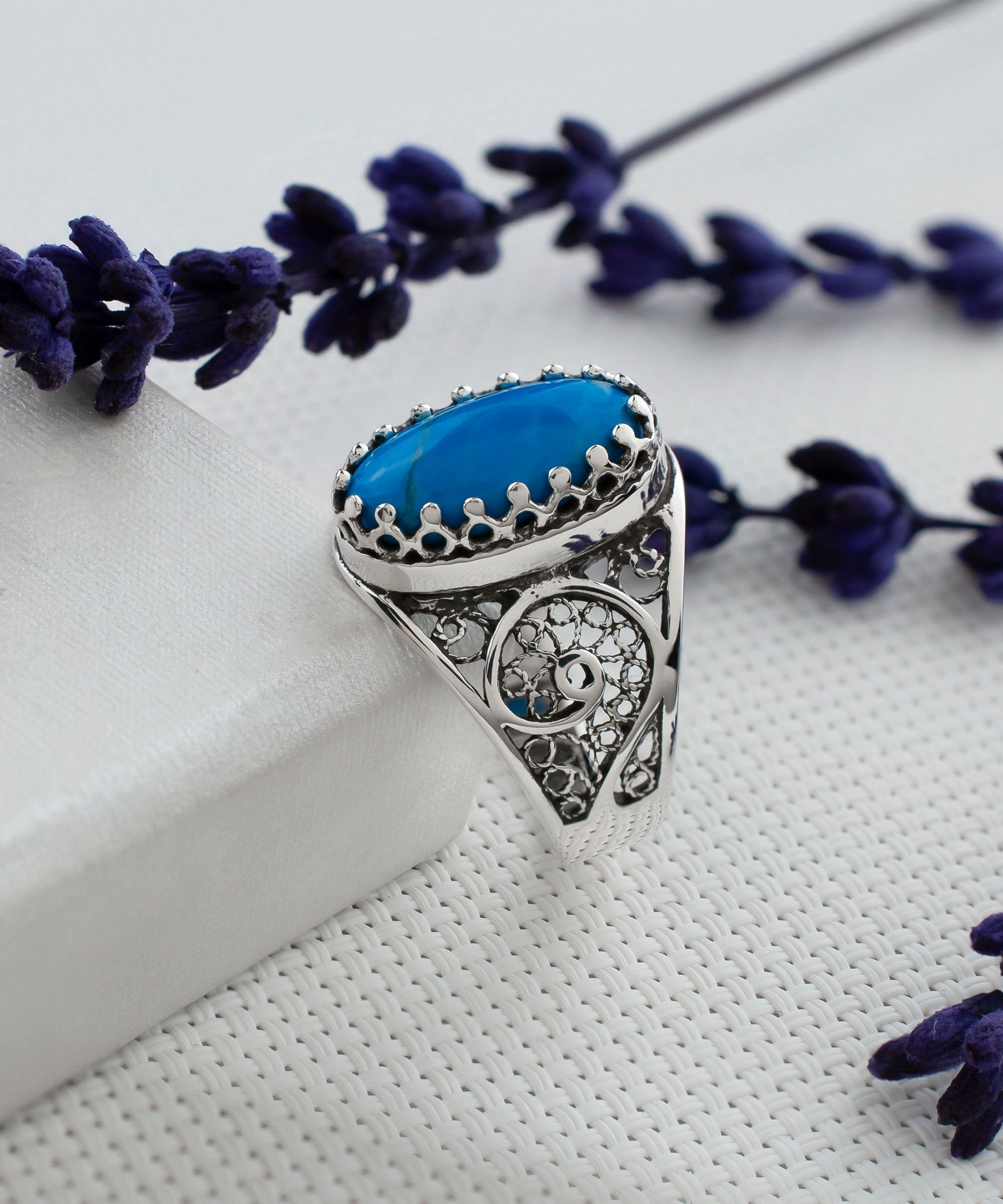 Elegant Filigree Art Turquoise Gemstone Oval Silver Cocktail Ring showcasing intricate metalwork and a vibrant turquoise stone.