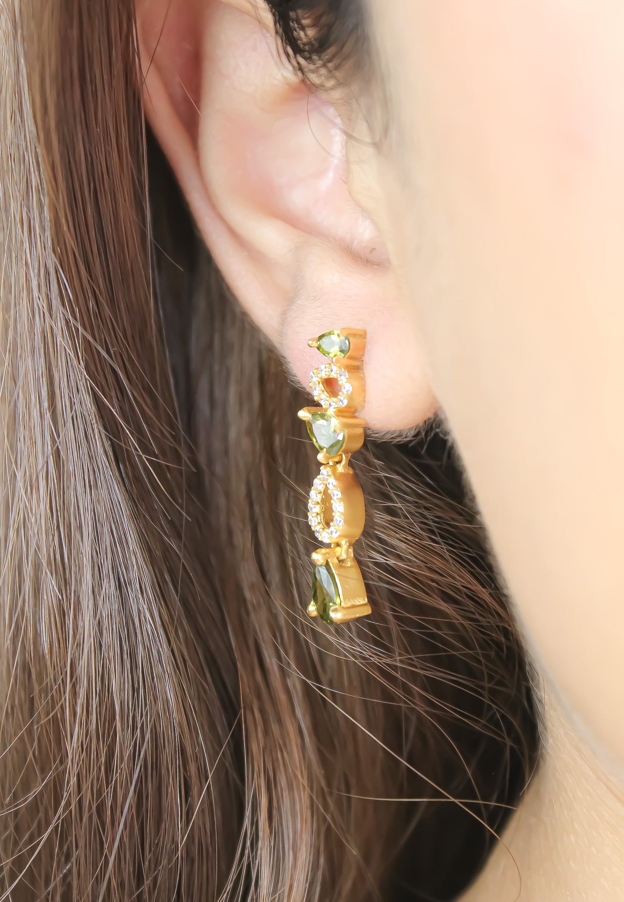 Elegant Florence Earrings featuring 18K gold plating and 21 sparkling zirconia stones, perfect for sensitive ears.