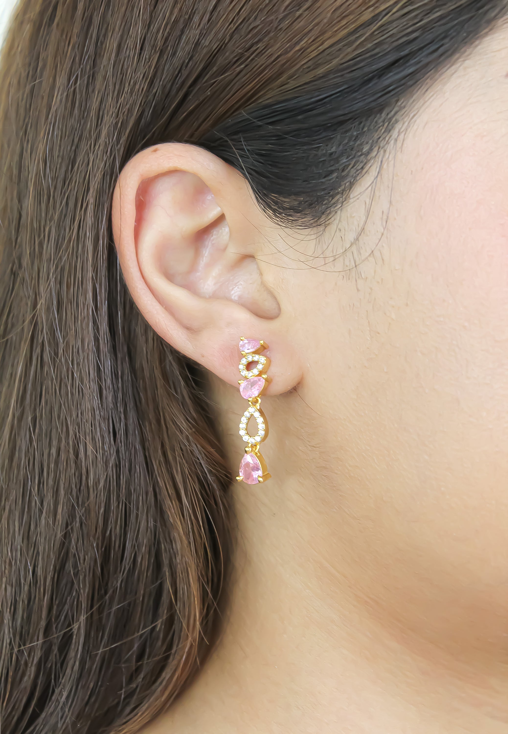 Elegant Florence Earrings featuring 18K gold plating and 21 sparkling zirconia stones, perfect for sensitive ears.