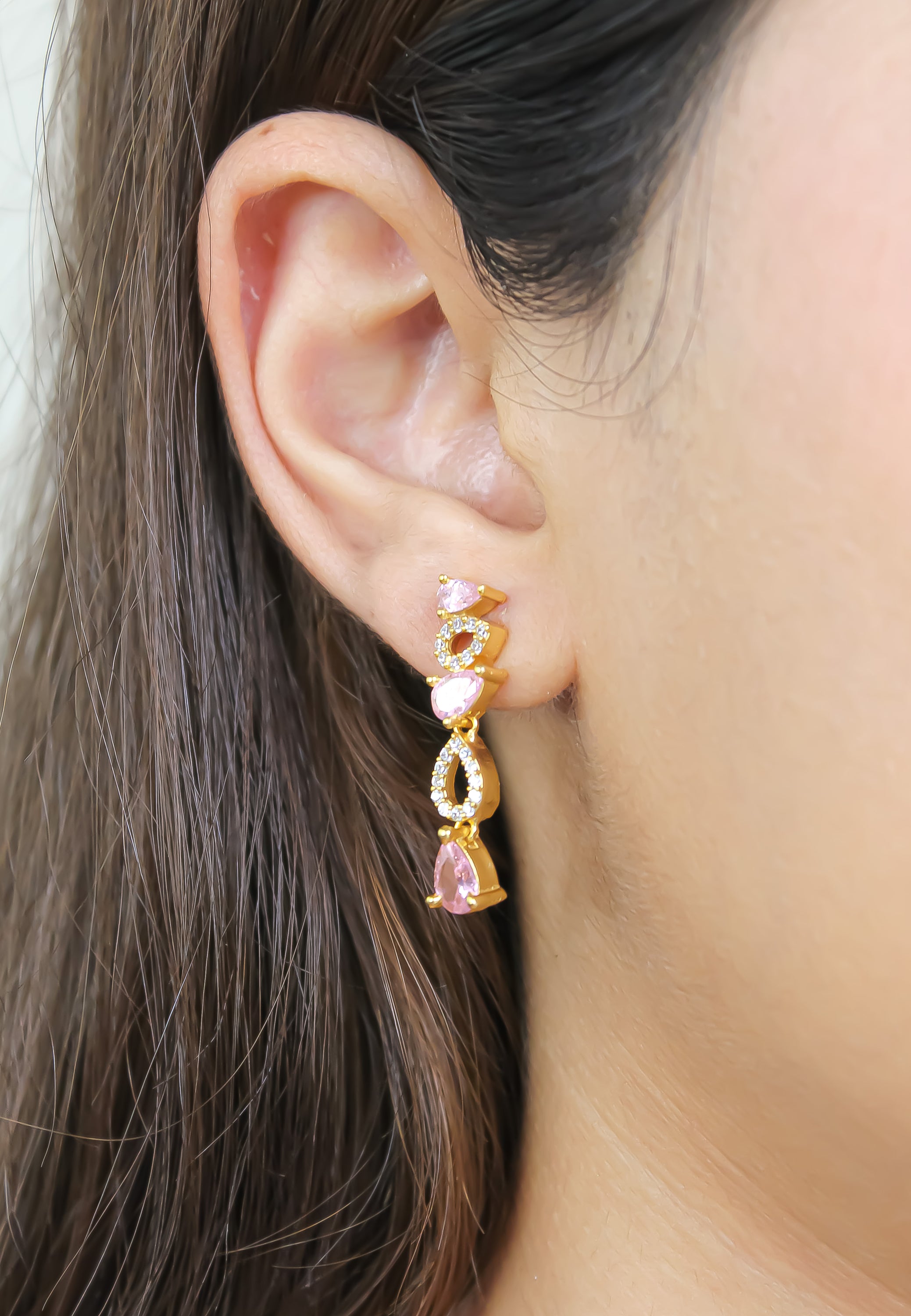 Elegant Florence Earrings featuring 18K gold plating and 21 sparkling zirconia stones, perfect for sensitive ears.