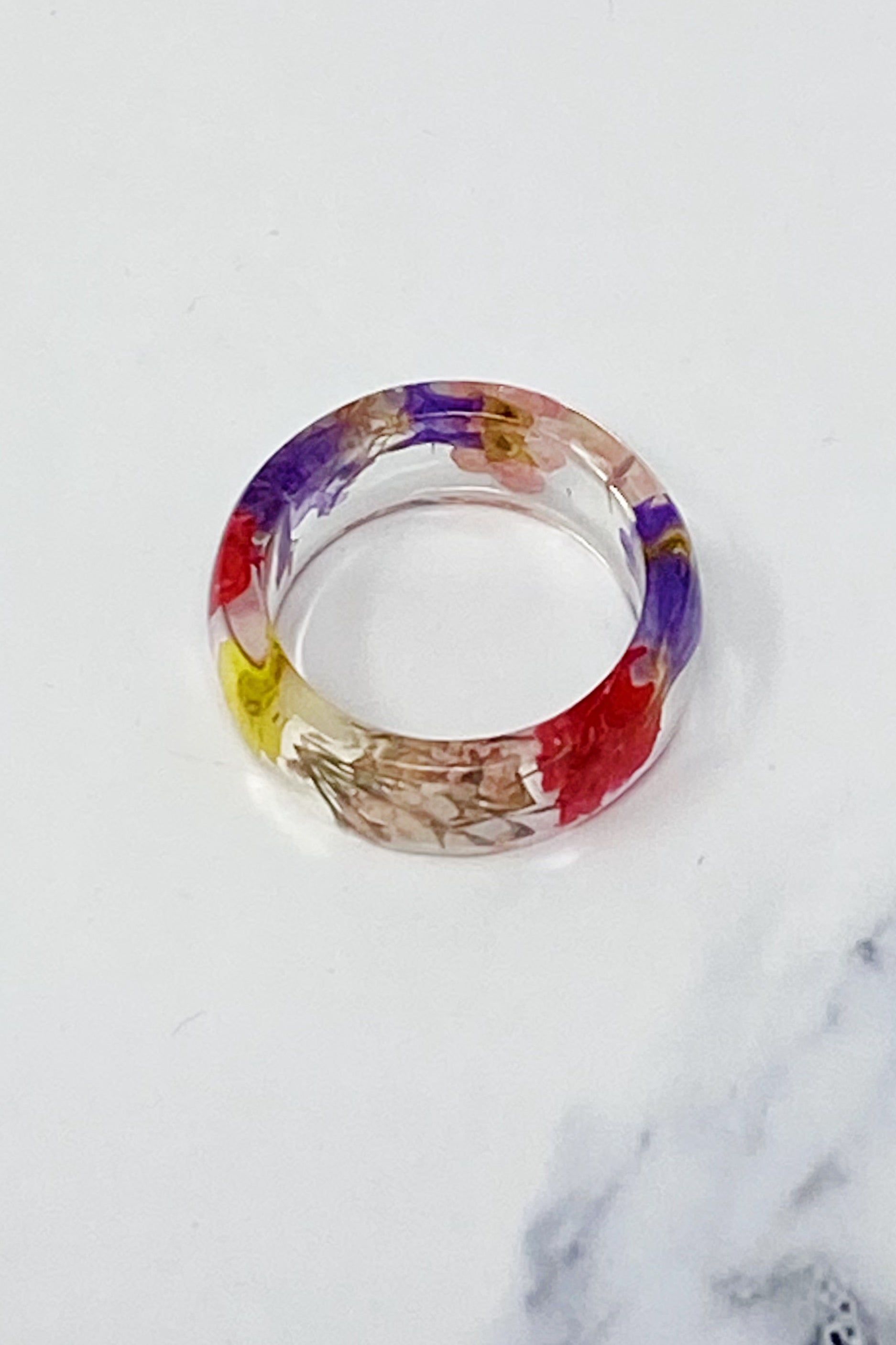 A chic Flower Field Acrylic Ring featuring preserved natural flowers encased in clear acrylic, size 7.