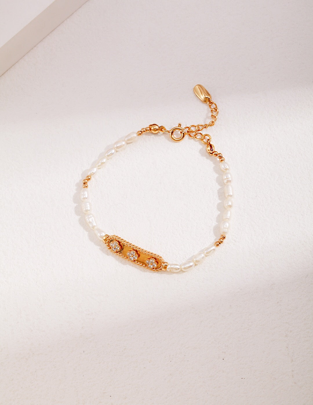 A delicate Flower Zircon Natural Pearl Bracelet featuring natural pearls and zircon stones, elegantly designed with gold vermeil.