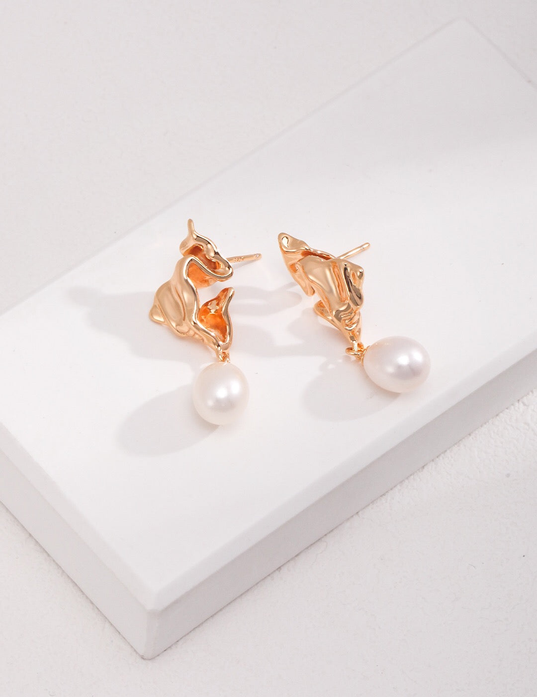 Fluid Elegance Pearl Earrings featuring natural pearls and gold vermeil, elegantly designed for a sophisticated look.