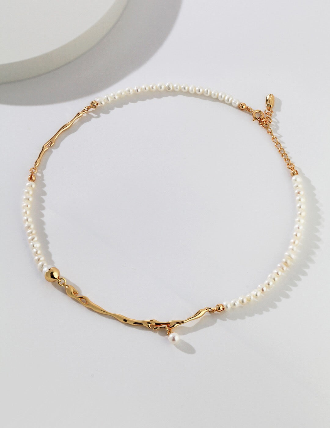 Fluid Natural Design Pearl Necklace featuring genuine freshwater pearls and gold vermeil chain, elegantly handcrafted for a timeless look.