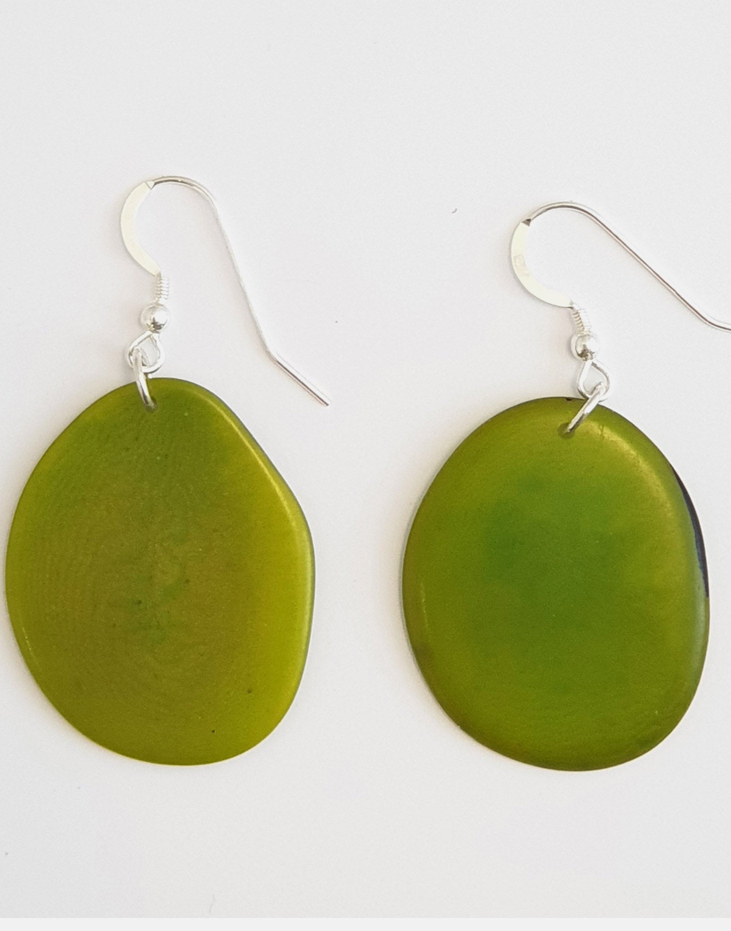 A pair of Folha Tagua Nut Earrings made from vegetable ivory with sterling silver hooks, showcasing unique natural textures and colors.