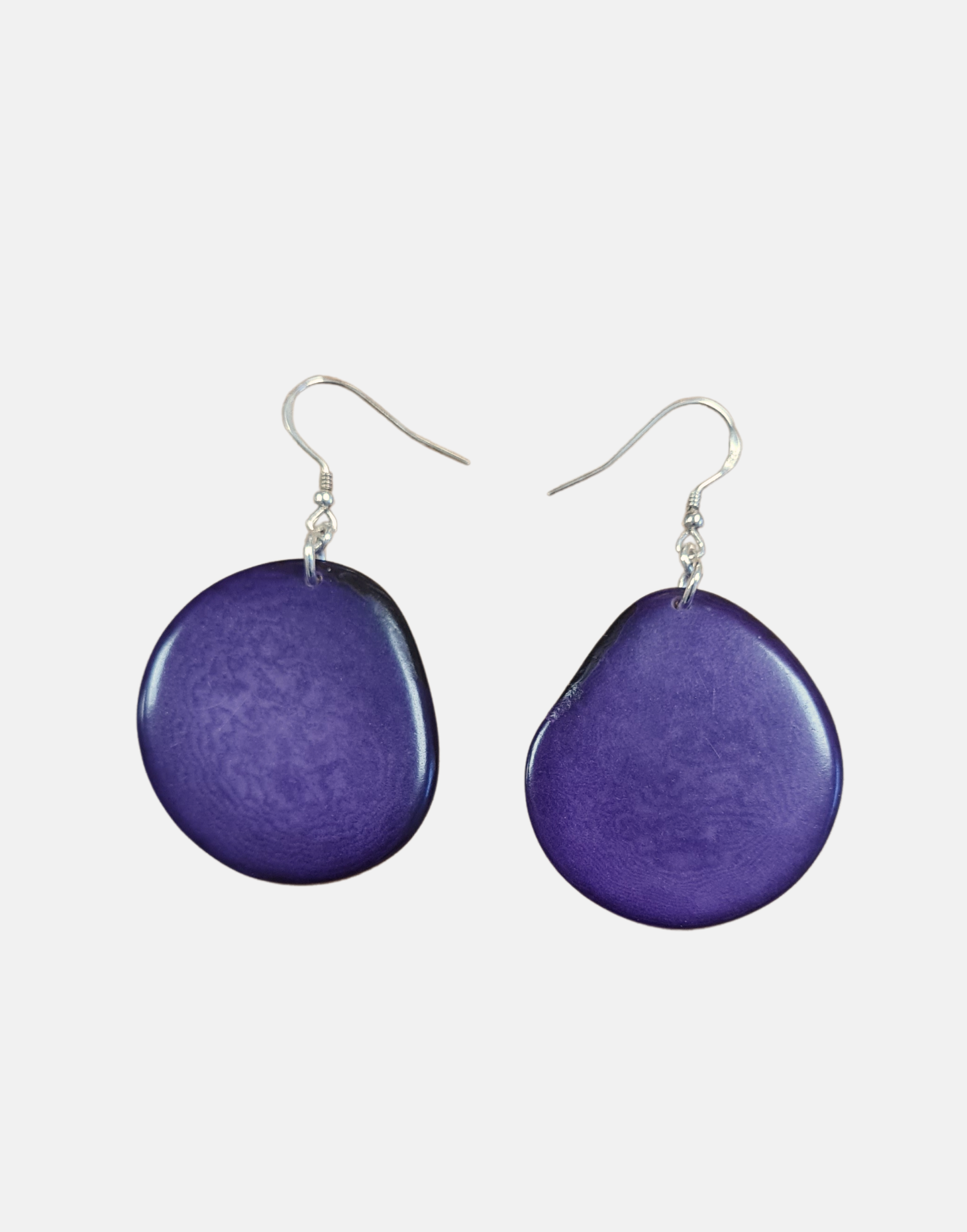 A pair of Folha Tagua Nut Earrings made from vegetable ivory with sterling silver hooks, showcasing unique natural textures and colors.