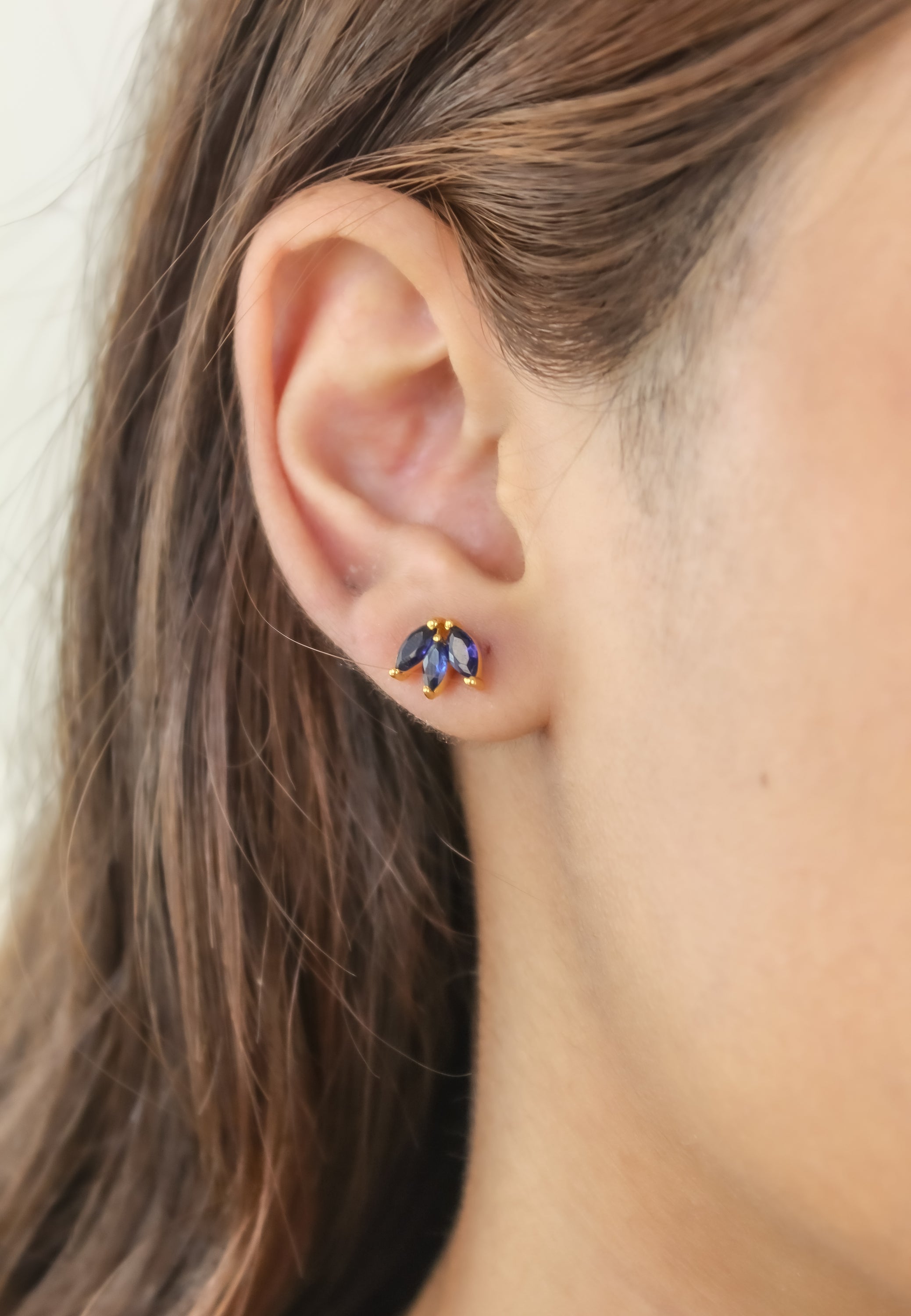 Elegant Fontana Earrings featuring 18K gold plating and three marquise-cut zirconia stones, perfect for sensitive ears.