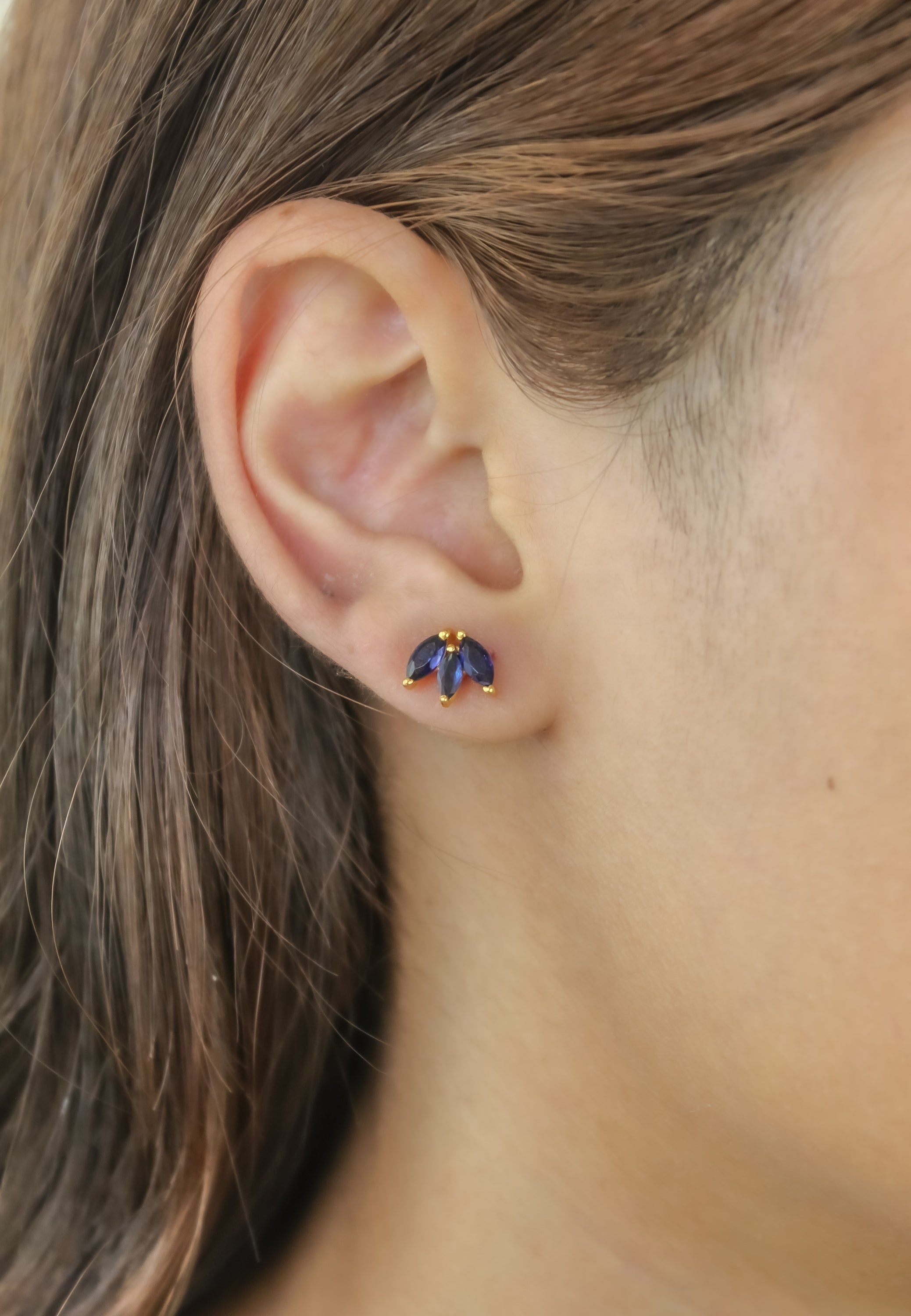 Elegant Fontana Earrings featuring 18K gold plating and three marquise-cut zirconia stones, perfect for sensitive ears.