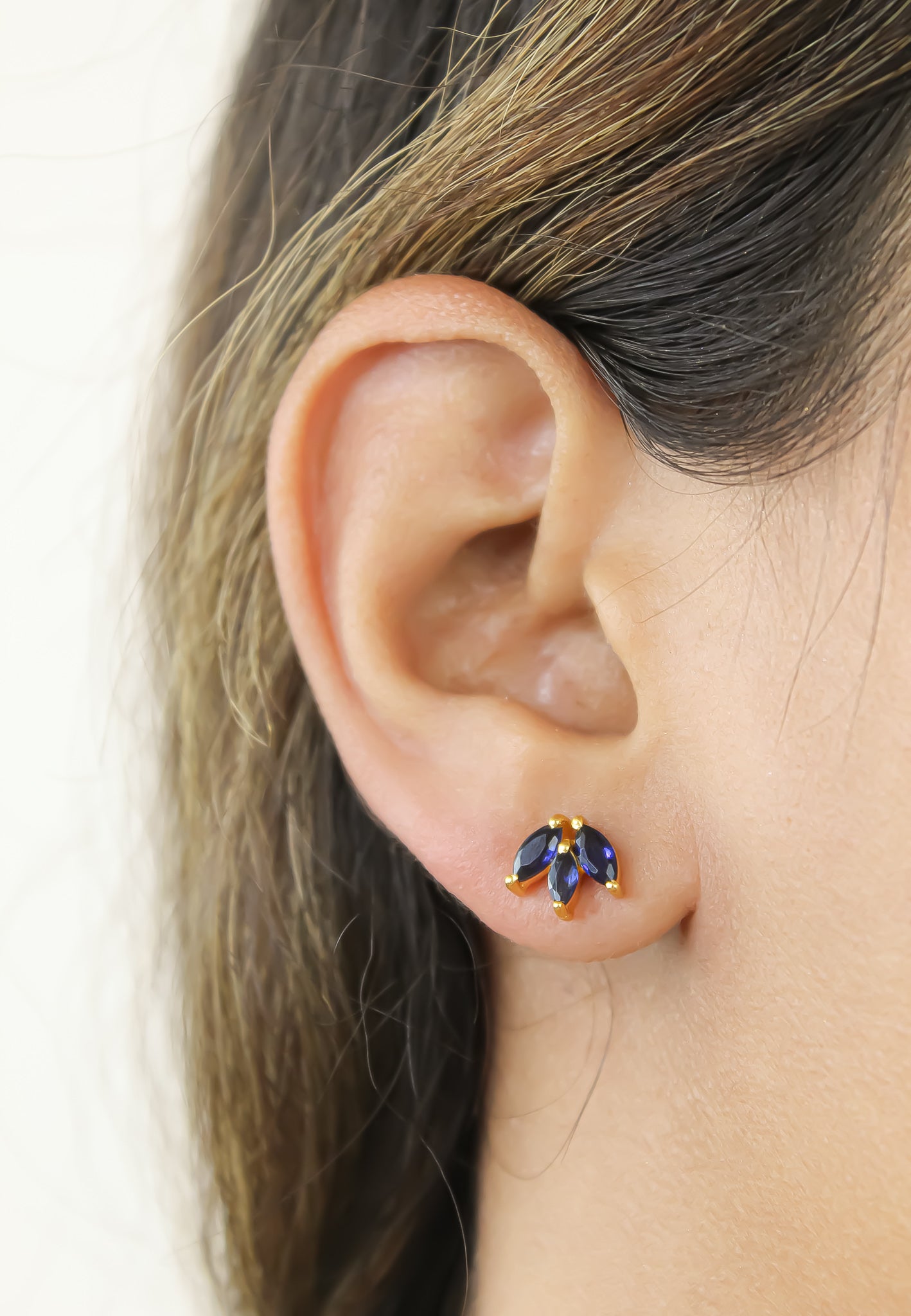 Elegant Fontana Earrings featuring 18K gold plating and three marquise-cut zirconia stones, perfect for sensitive ears.