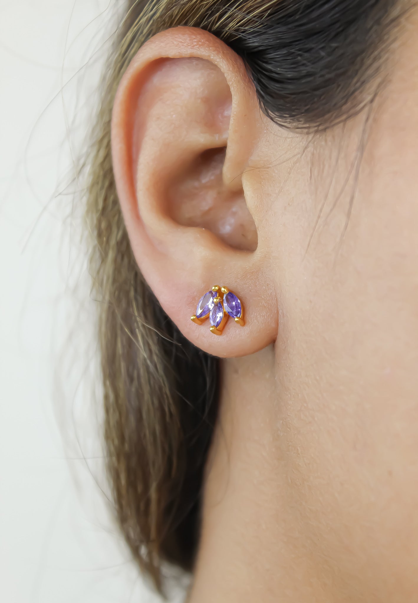 Elegant Fontana Earrings featuring 18K gold plating and three marquise-cut zirconia stones, perfect for sensitive ears.