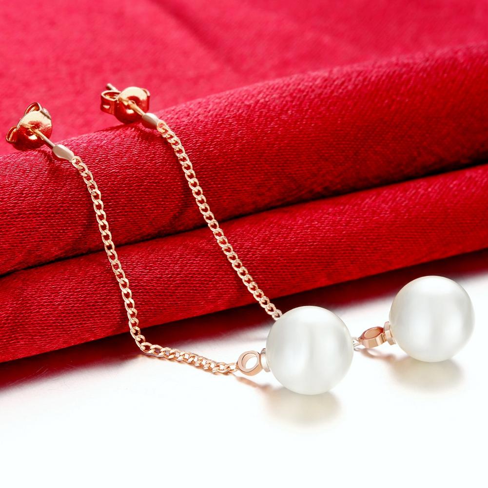 Elegant freshwater pearl dangling link earrings in 18K rose gold plating, showcasing a modern design.