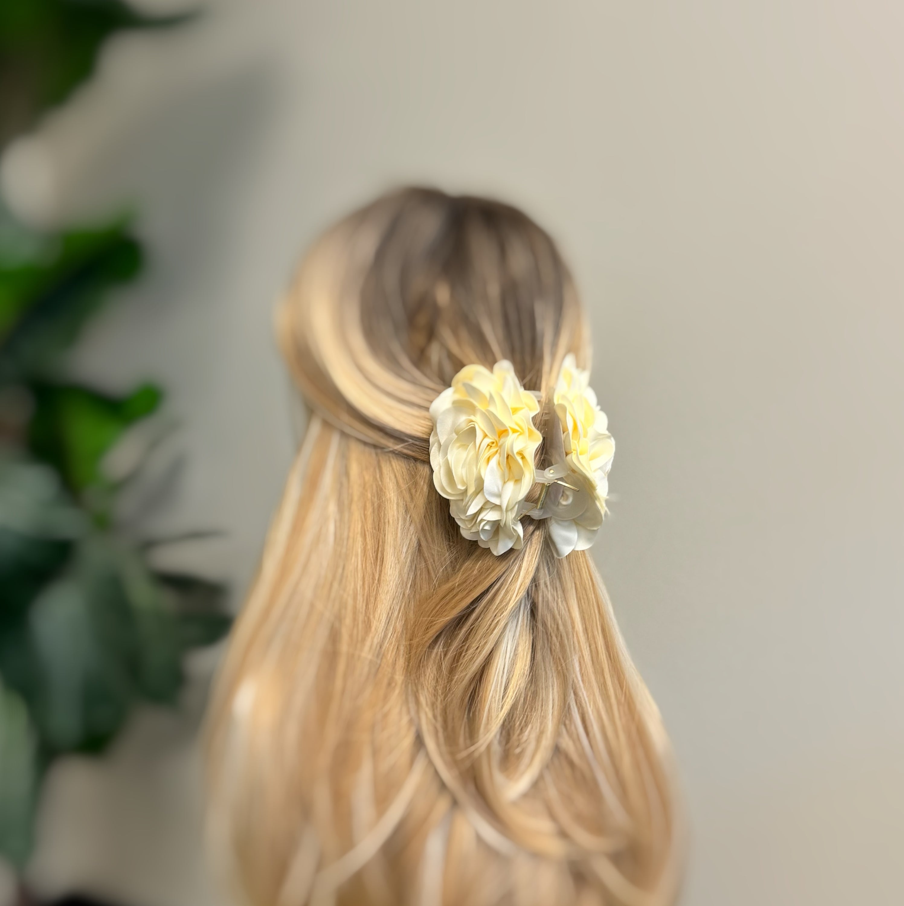 Full Bloom Double Sided Hair Claw featuring a delicate flower design, perfect for elegant hairstyles.