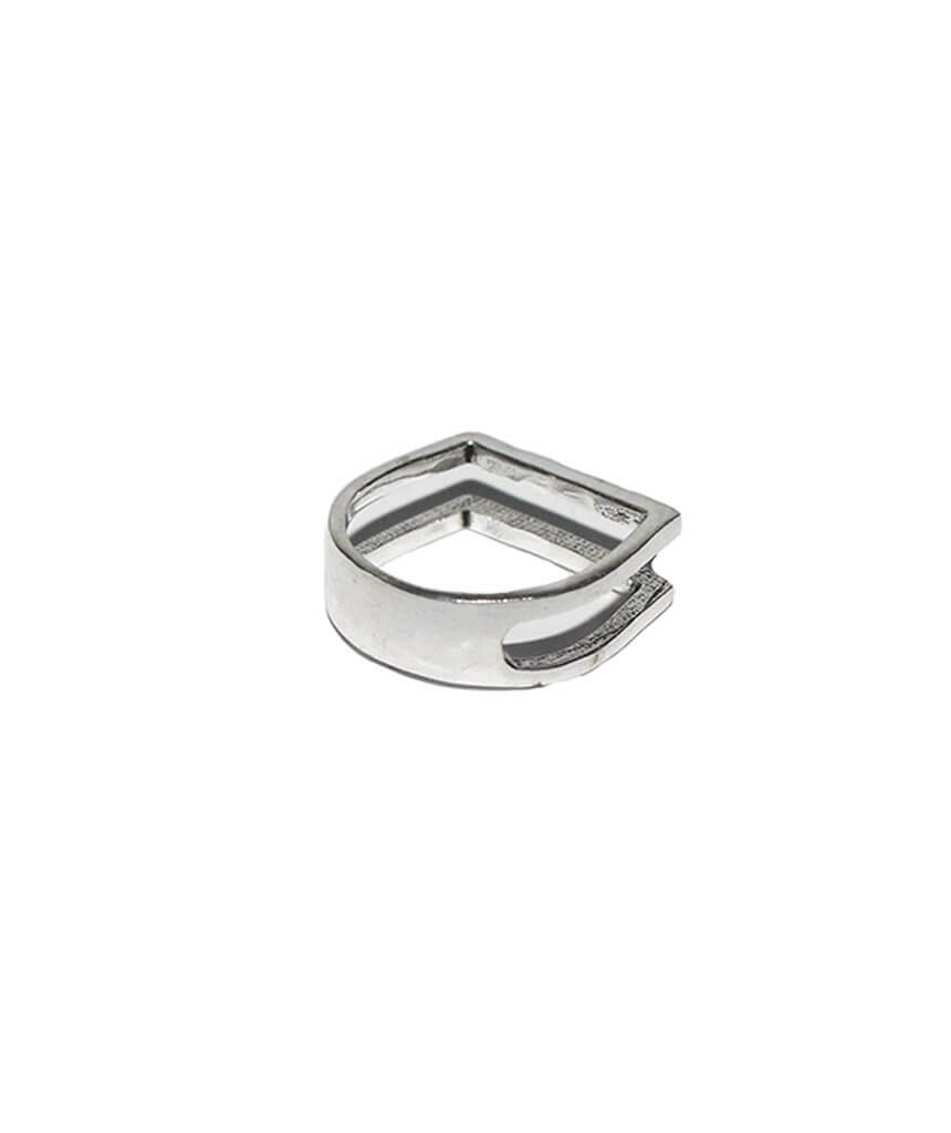 A stylish geometric thumb ring made of silver plating, featuring a modern design perfect for festivals and everyday wear.