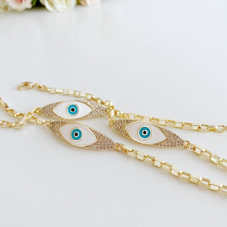 Gold Chain Evil Eye Link Bracelet featuring a chunky design with an evil eye charm, made from durable stainless steel.