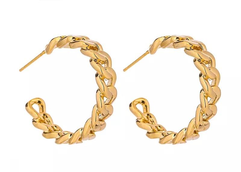 Elegant gold chain link hoop earrings made of 18k gold plated stainless steel, showcasing a stylish design.