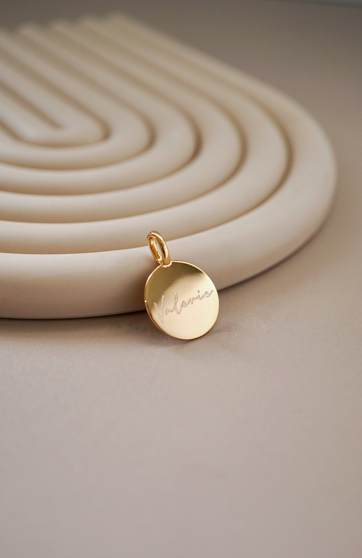 Gold Elegance Pendant Necklace with personalized engraving options, showcasing a minimalist and elegant design.