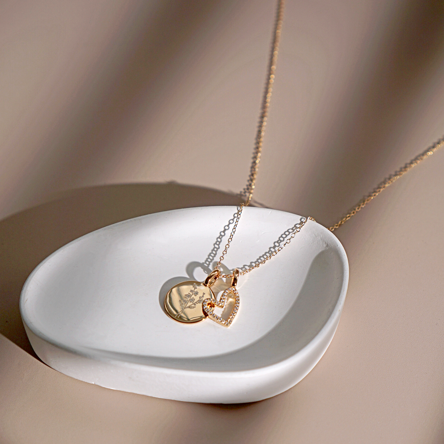 Gold Elegance Pendant Necklace with personalized engraving options, showcasing a minimalist and elegant design.