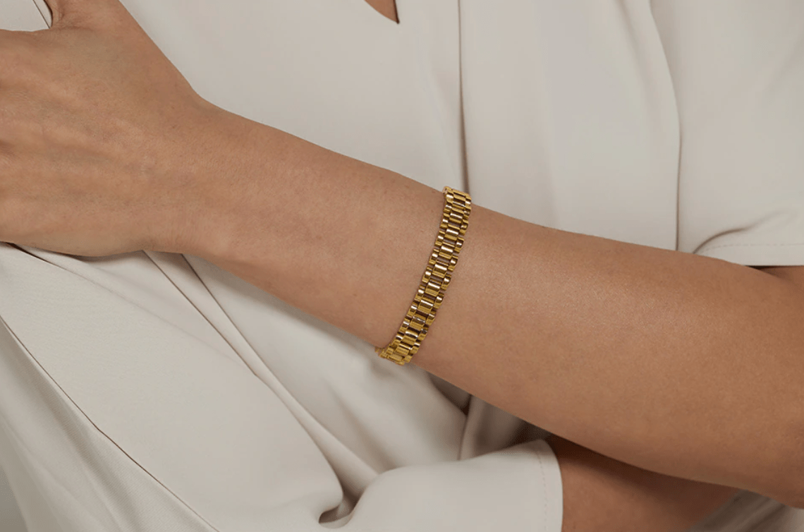 A stylish Gold Flat Chain Chunky Bracelet made of stainless steel with 18K gold plating, showcasing a thick, modern design perfect for any outfit.