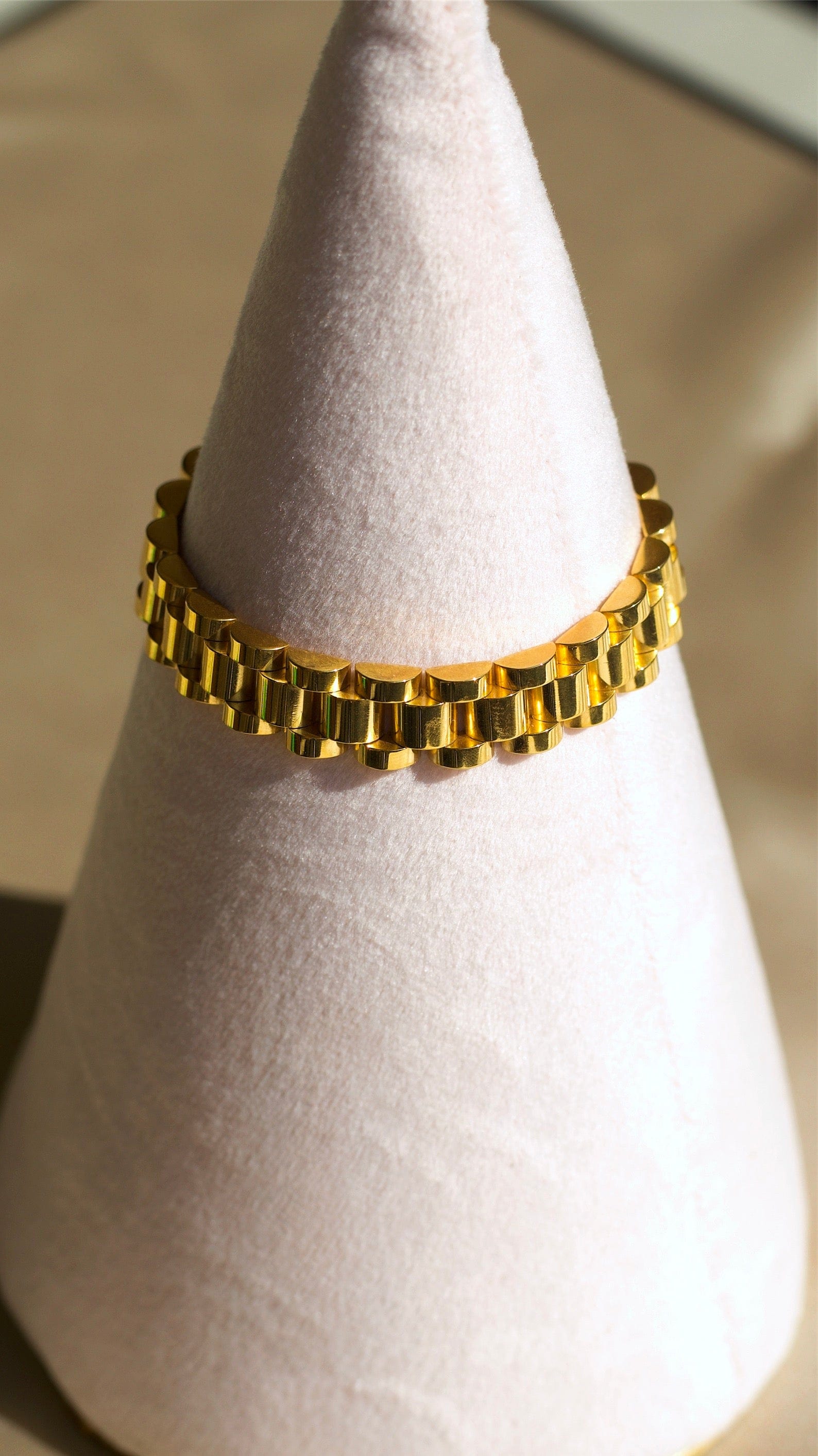 A stylish Gold Flat Chain Chunky Bracelet made of stainless steel with 18K gold plating, showcasing a thick, modern design perfect for any outfit.