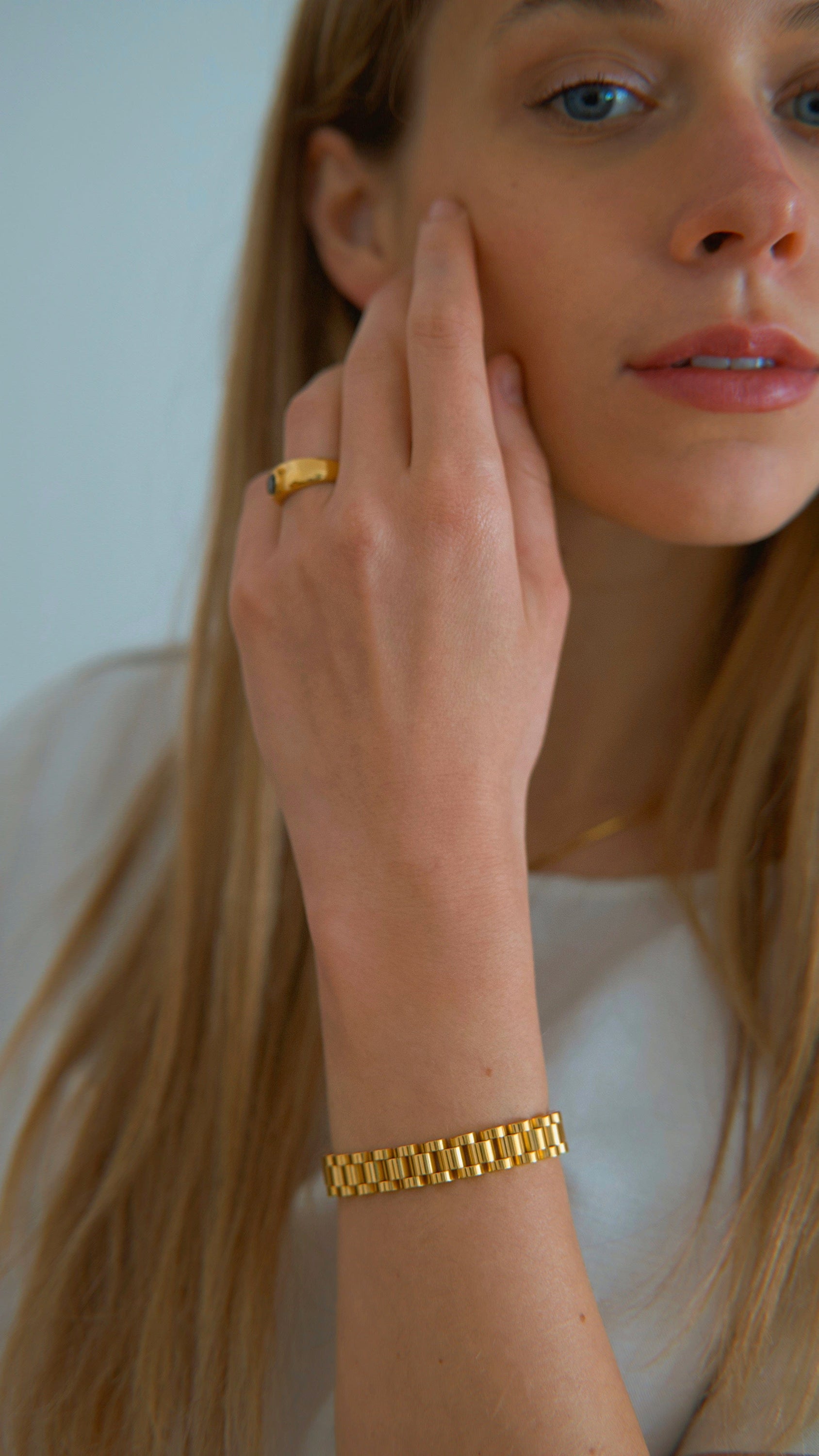 A stylish Gold Flat Chain Chunky Bracelet made of stainless steel with 18K gold plating, showcasing a thick, modern design perfect for any outfit.